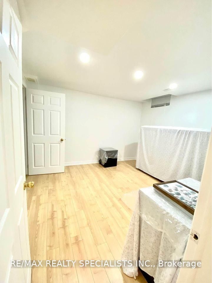 6 Ginger Grove Bsmt Property Photo 7