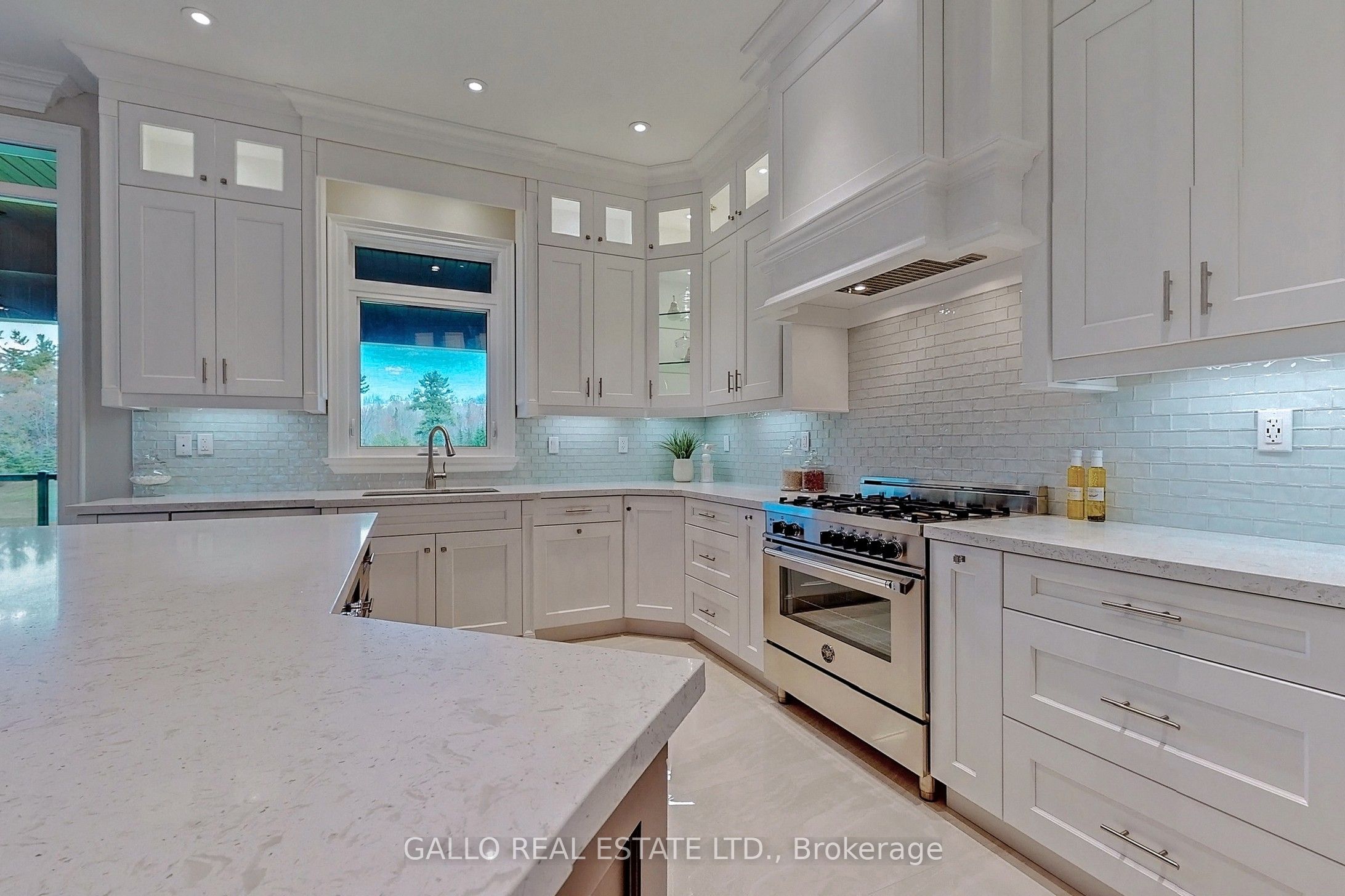 18865 Kennedy Road Property Photo 12