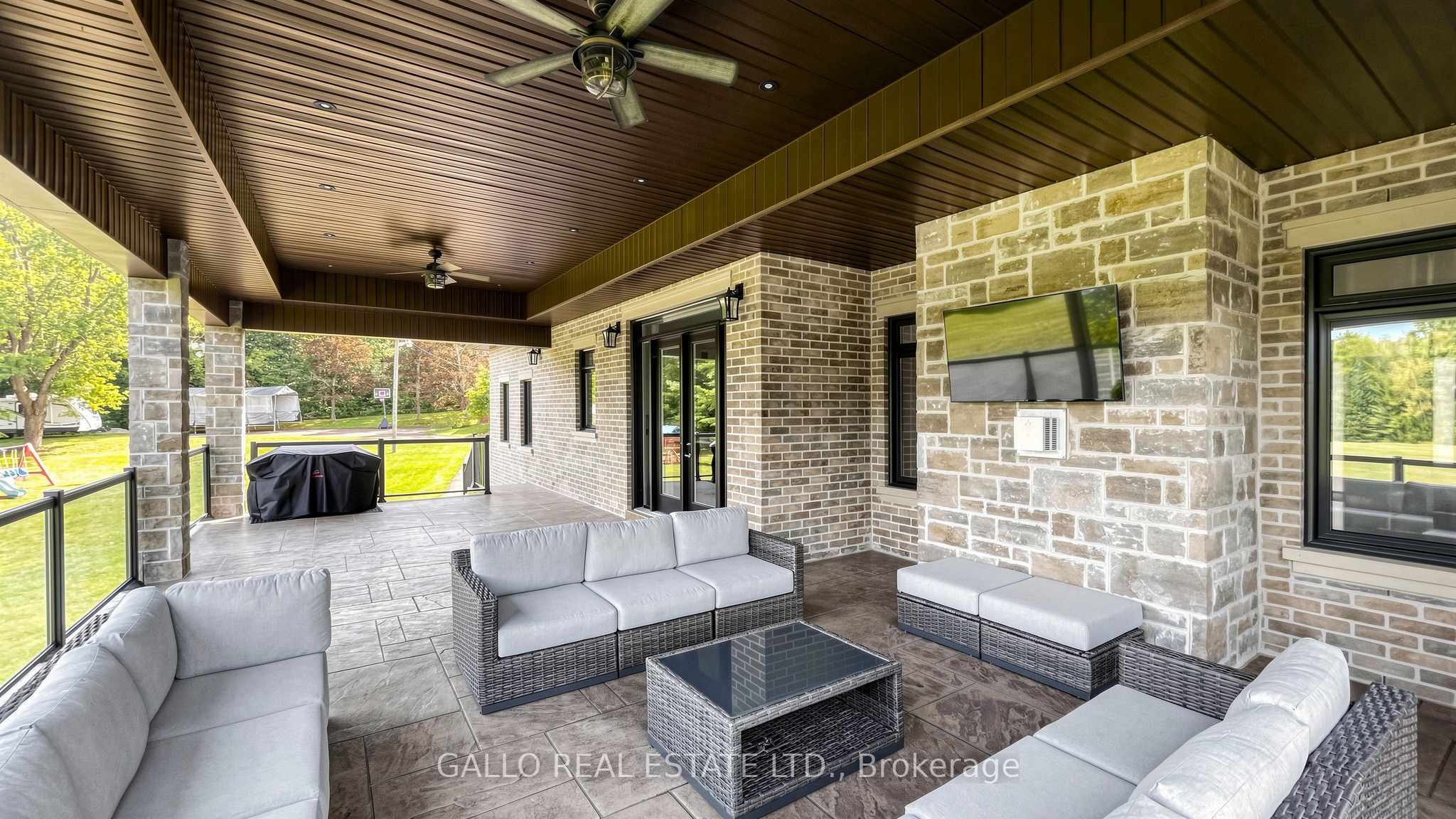 18865 Kennedy Road Property Photo 36
