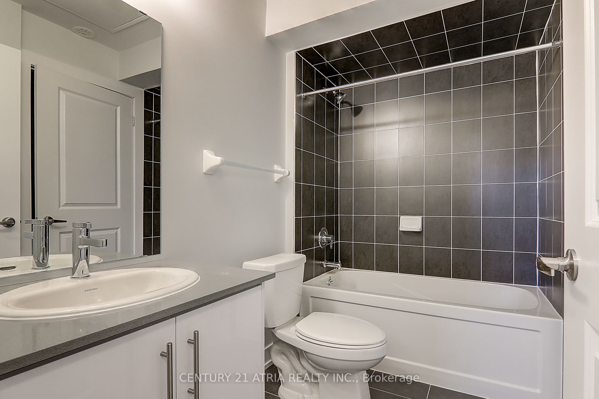 9580 Islington Avenue L-140 Property Photo 10