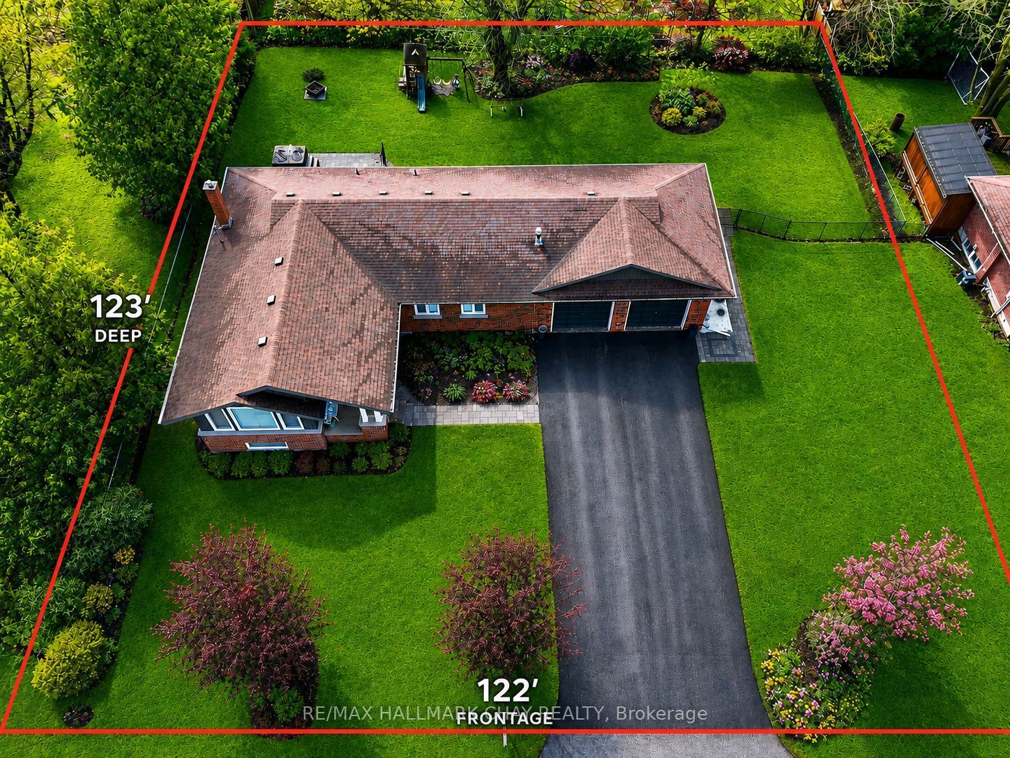 1587 Mount Albert Road Property Photo 3
