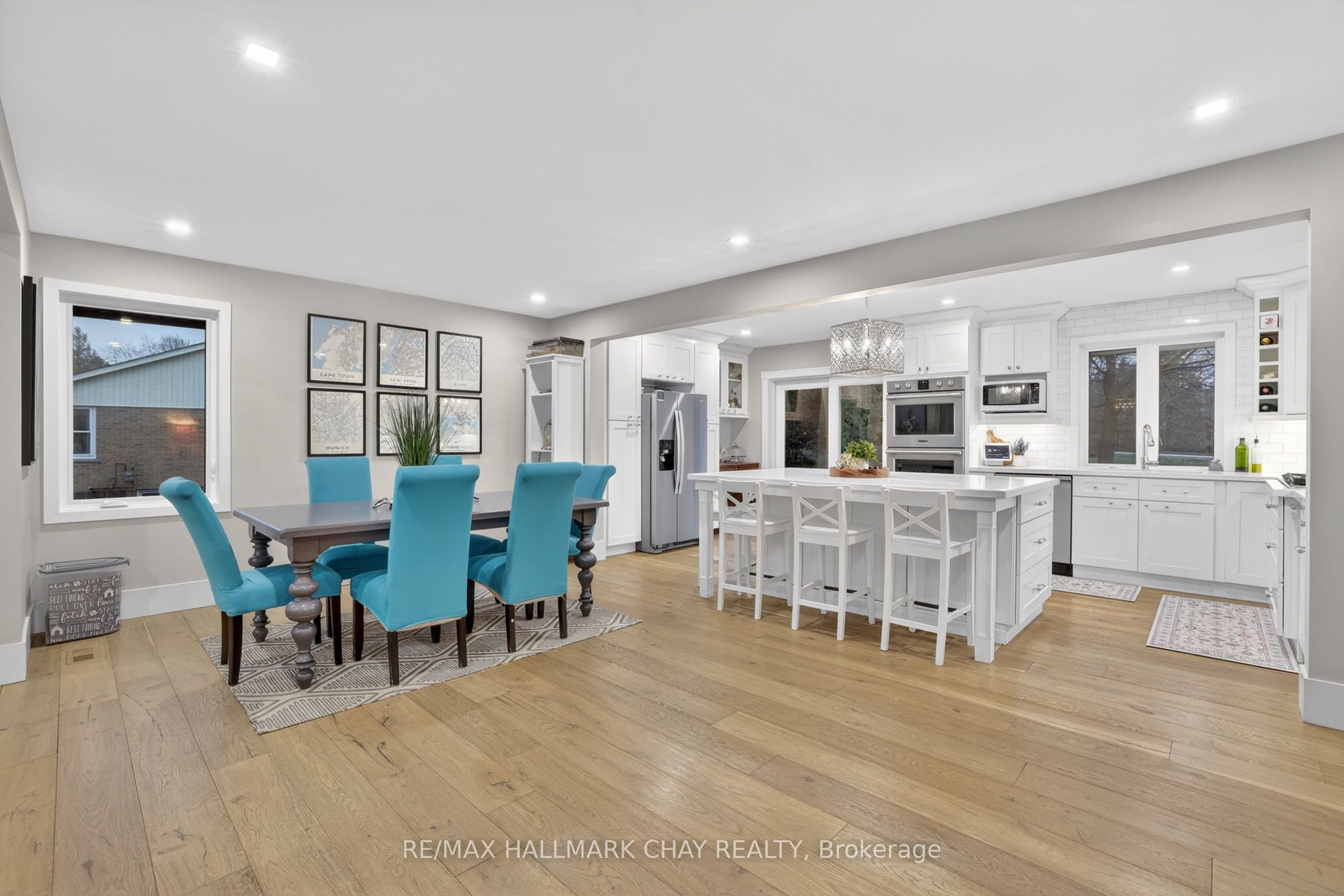 1587 Mount Albert Road Property Photo 6