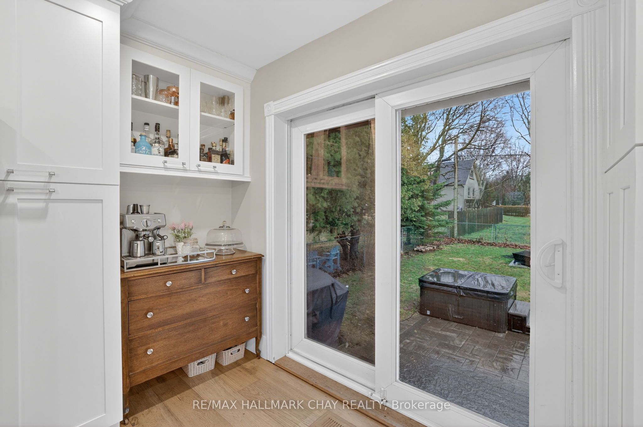 1587 Mount Albert Road Property Photo 7