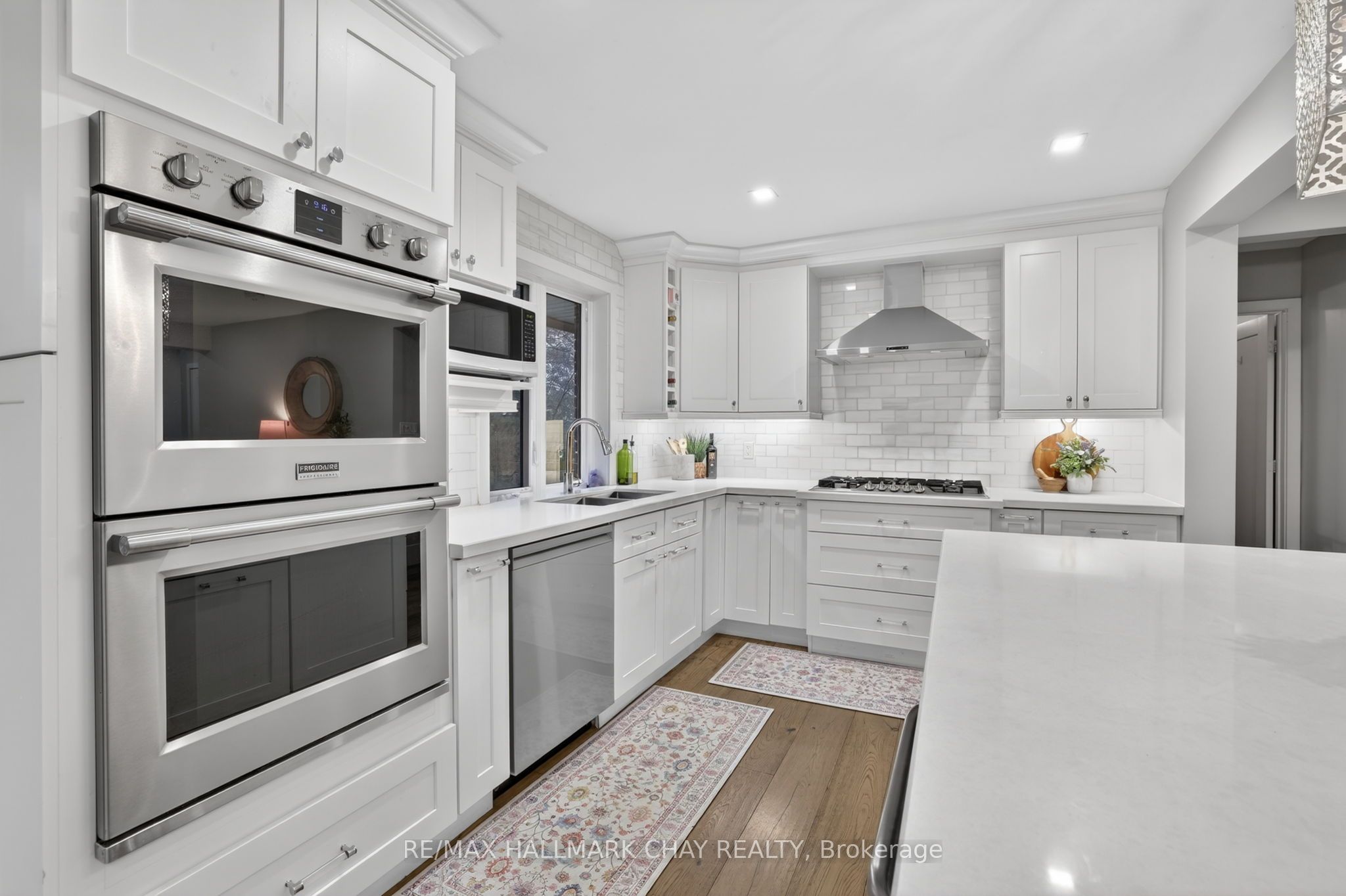1587 Mount Albert Road Property Photo 8