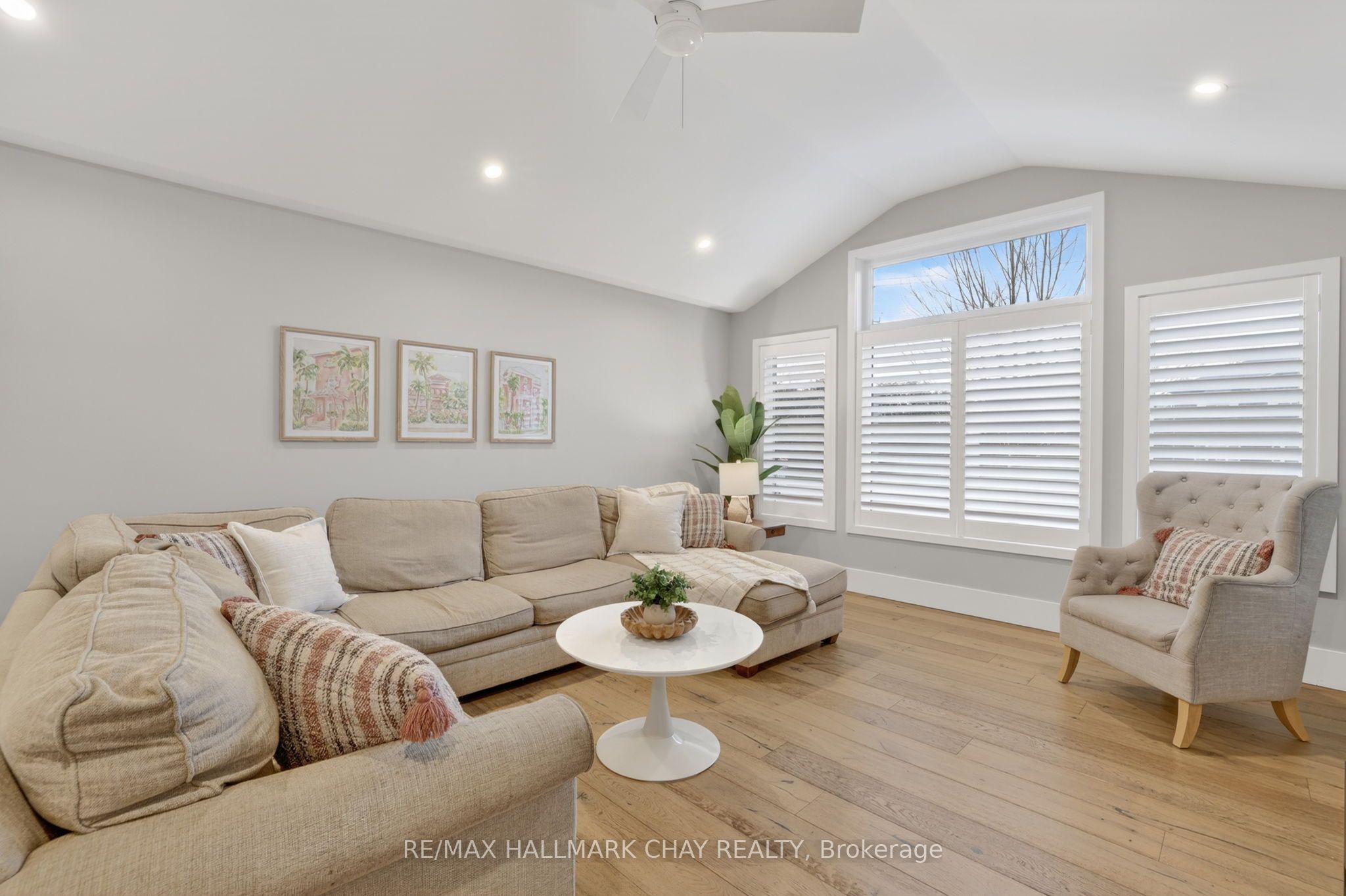 1587 Mount Albert Road Property Photo 13