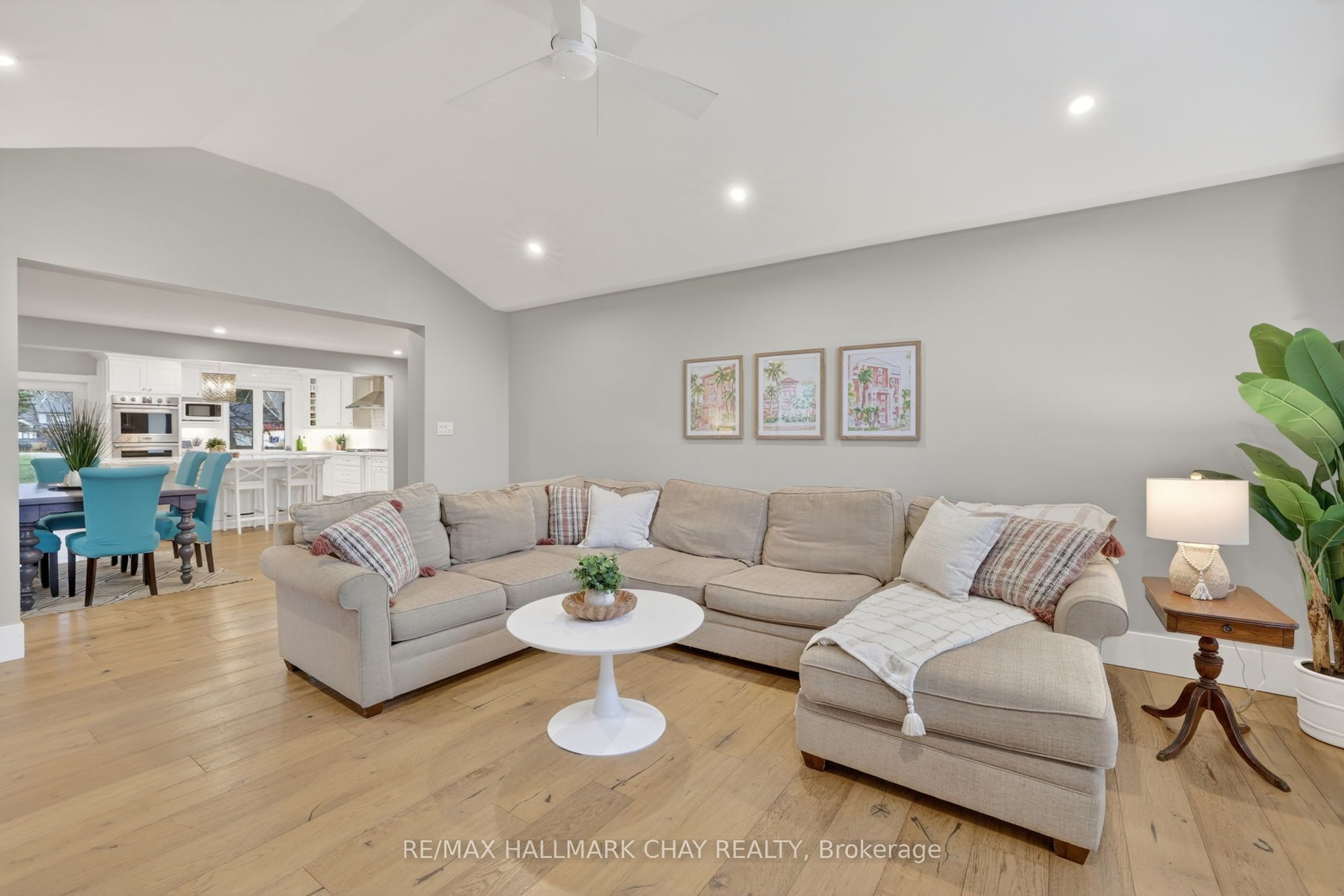 1587 Mount Albert Road Property Photo 15