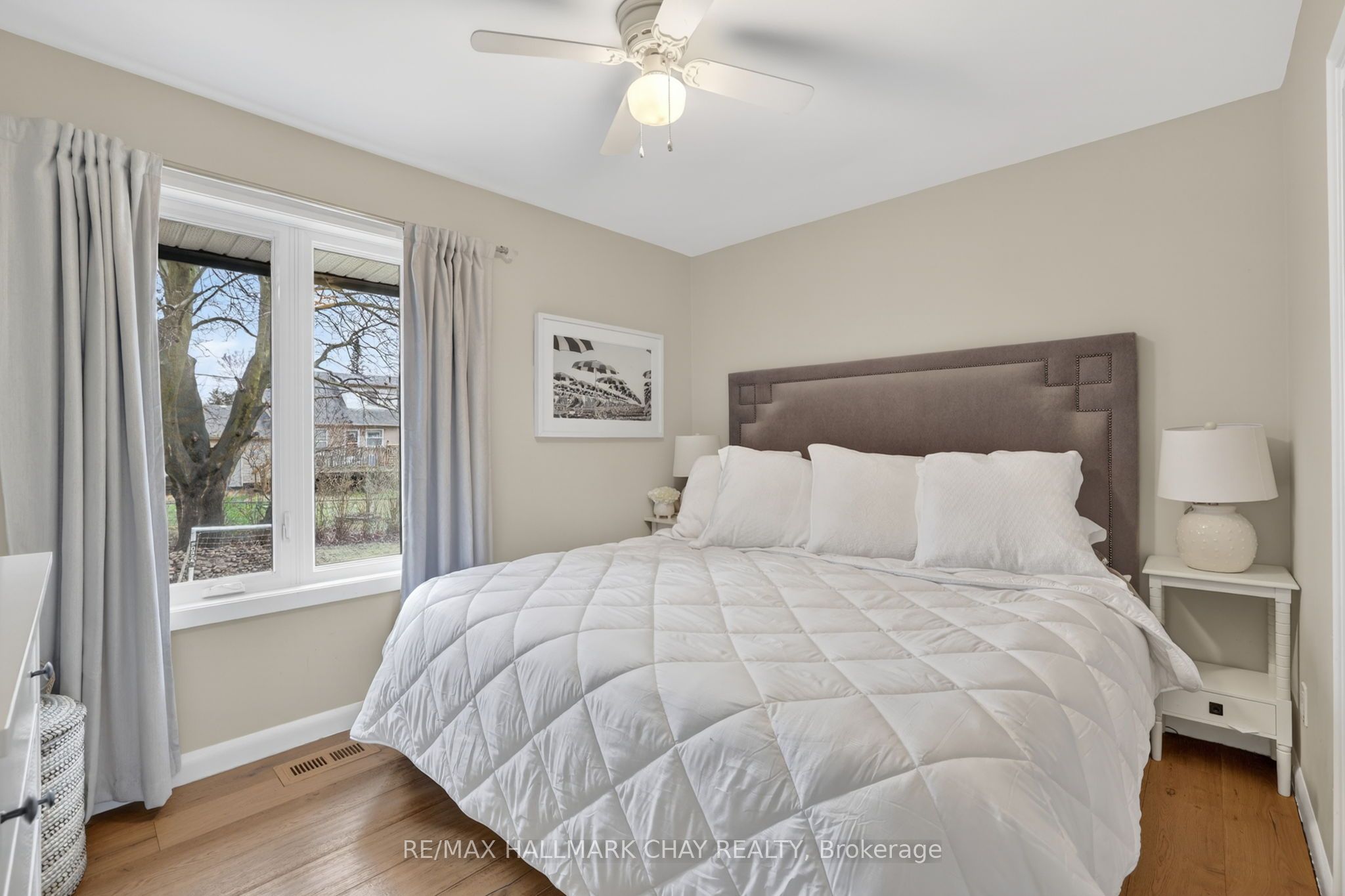 1587 Mount Albert Road Property Photo 17