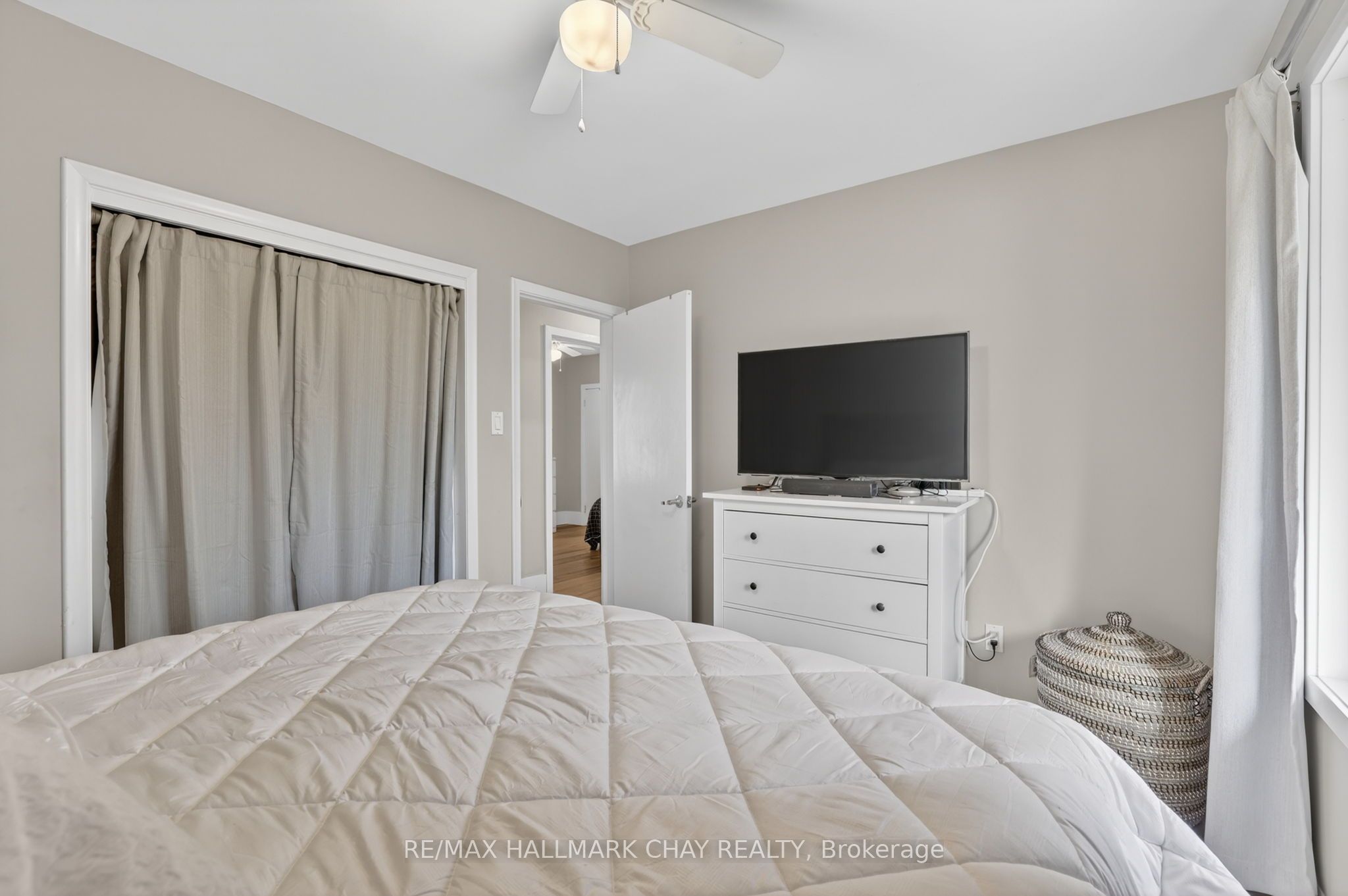1587 Mount Albert Road Property Photo 18