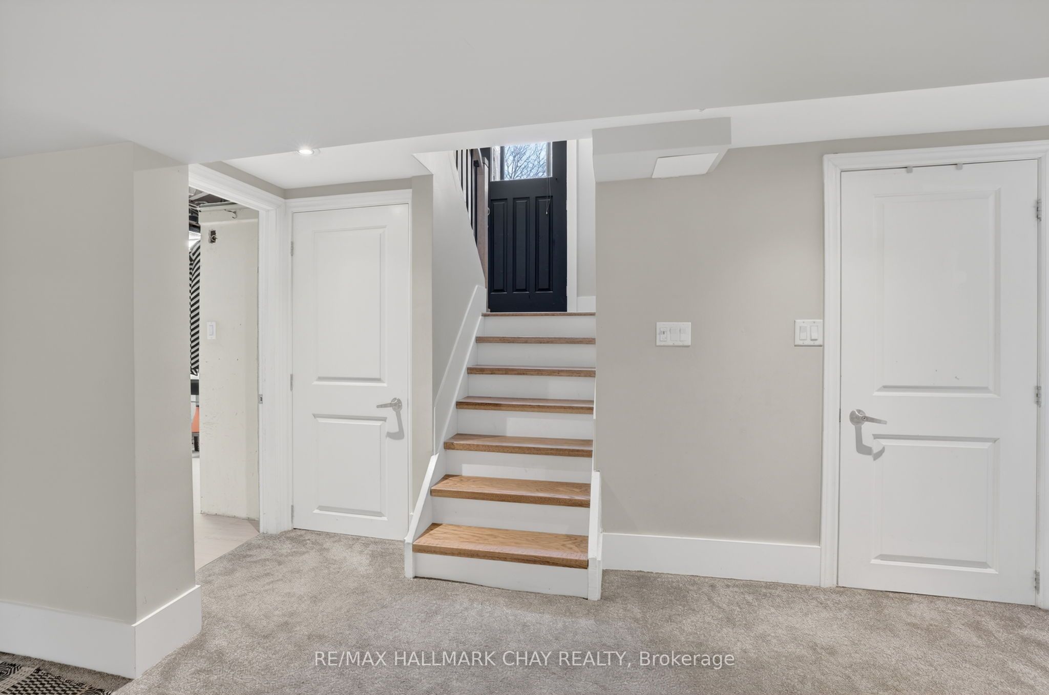 1587 Mount Albert Road Property Photo 23