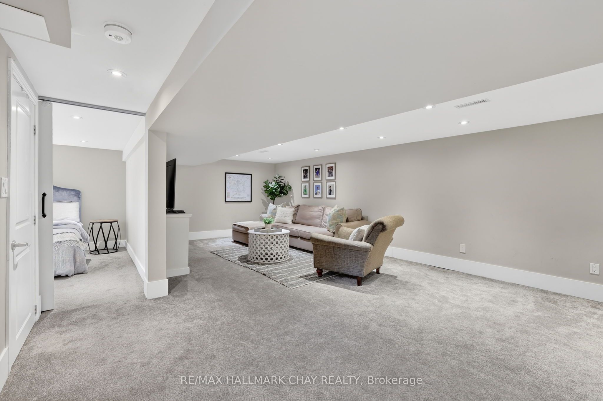 1587 Mount Albert Road Property Photo 24