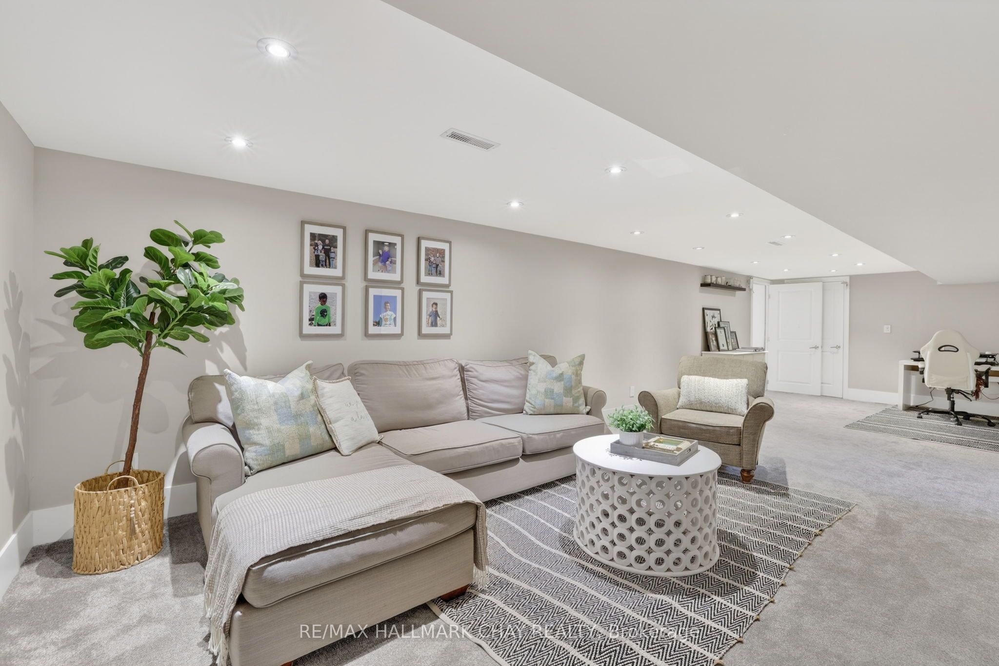 1587 Mount Albert Road Property Photo 25