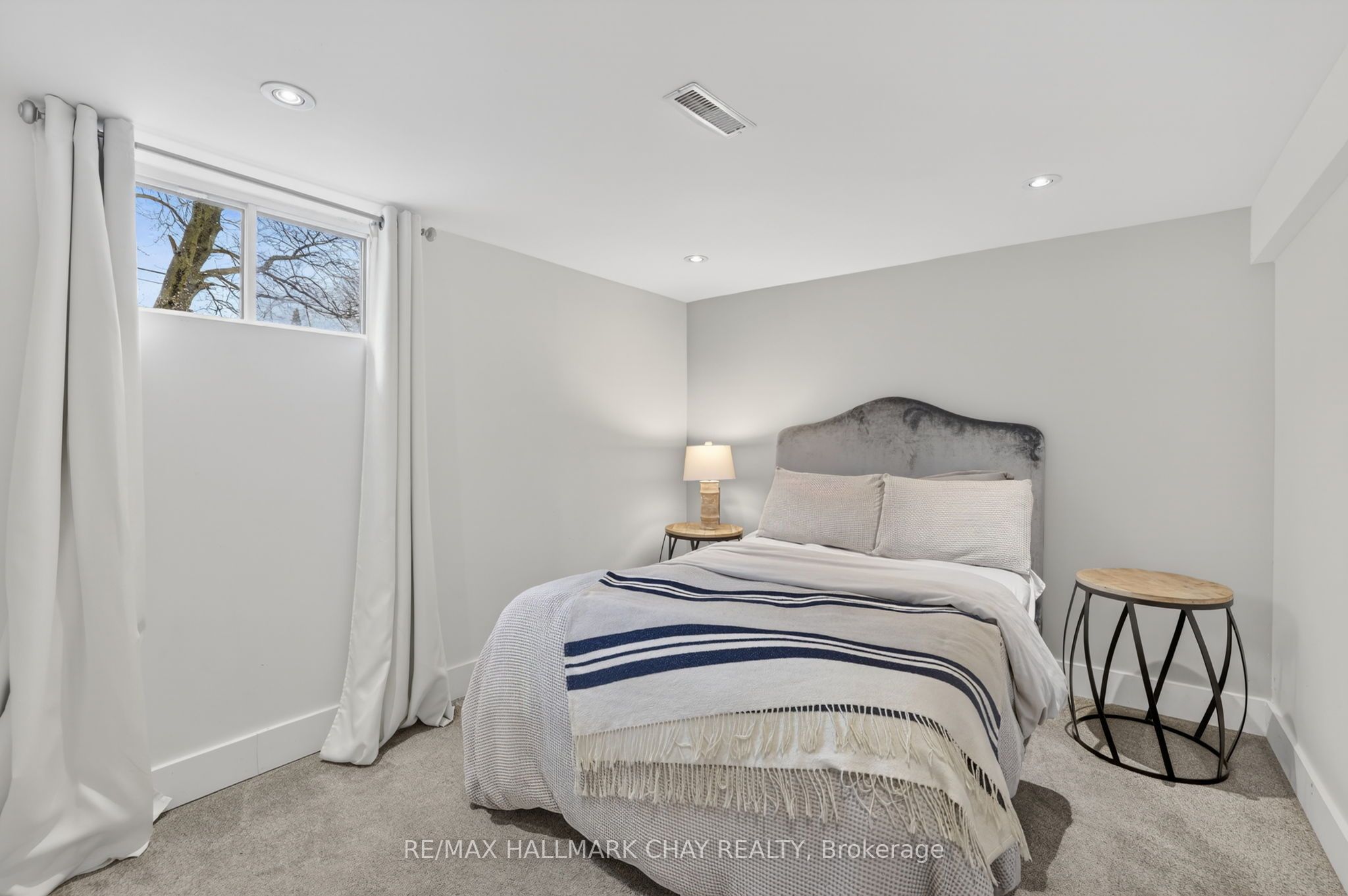 1587 Mount Albert Road Property Photo 28