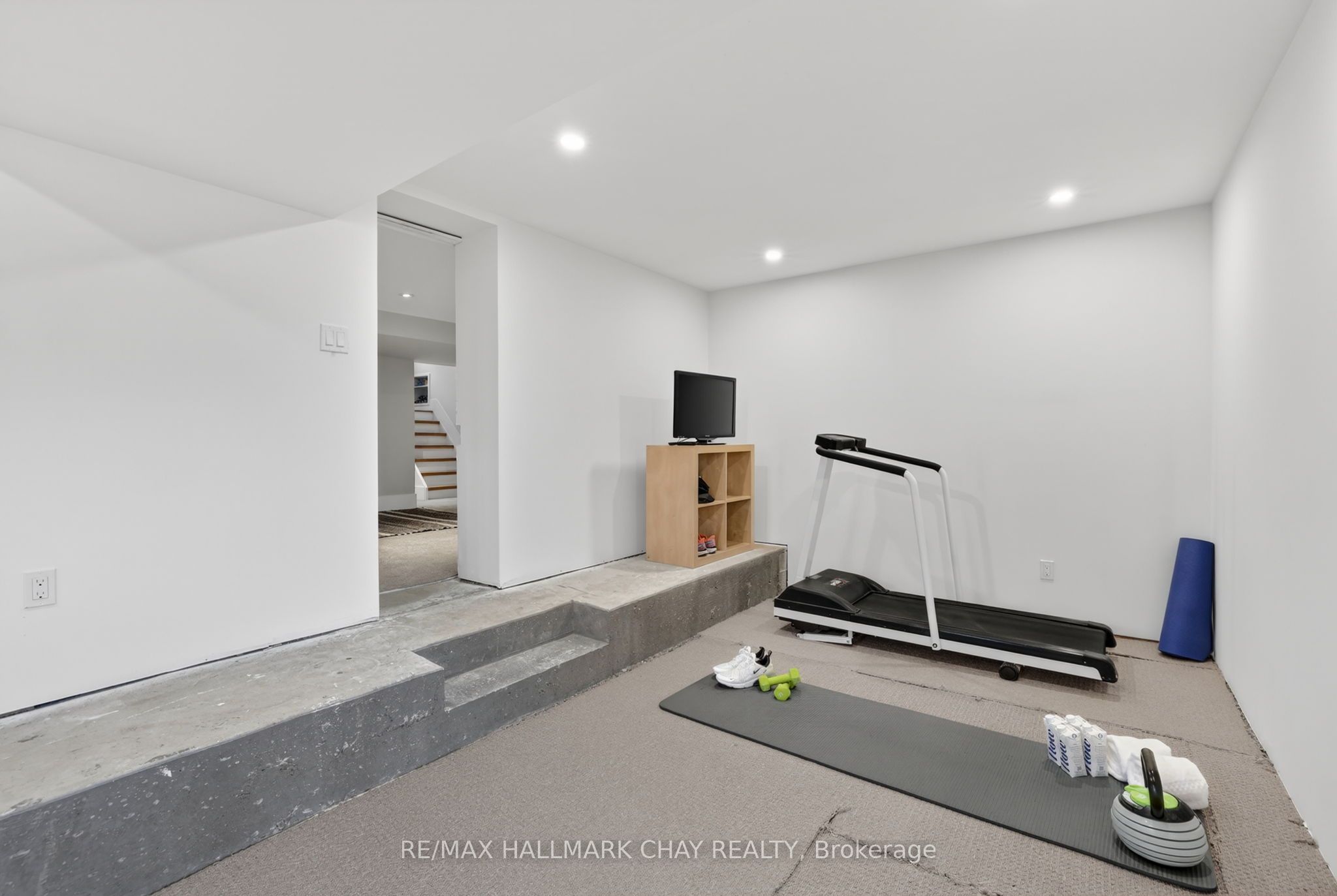 1587 Mount Albert Road Property Photo 32