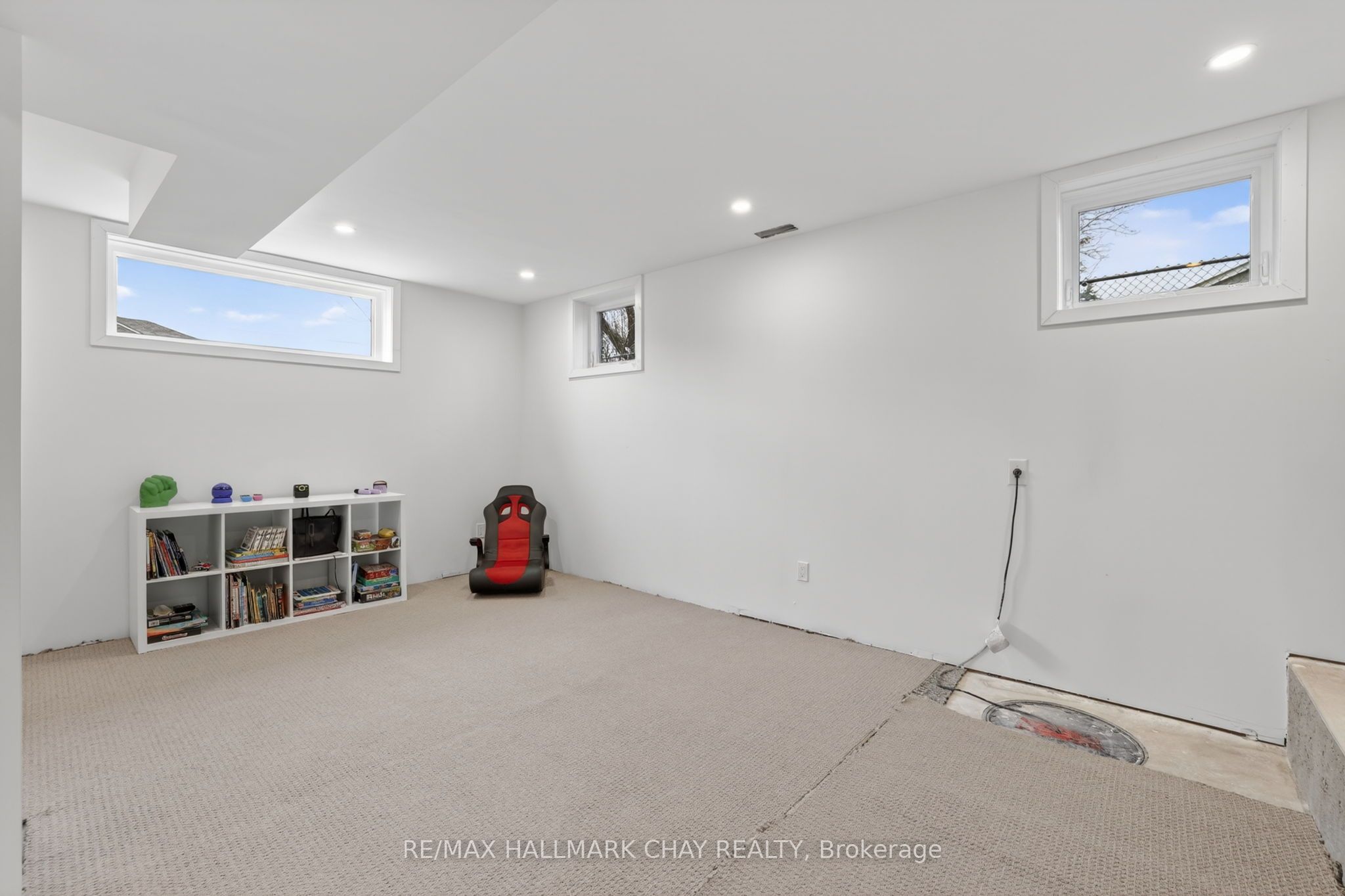 1587 Mount Albert Road Property Photo 34