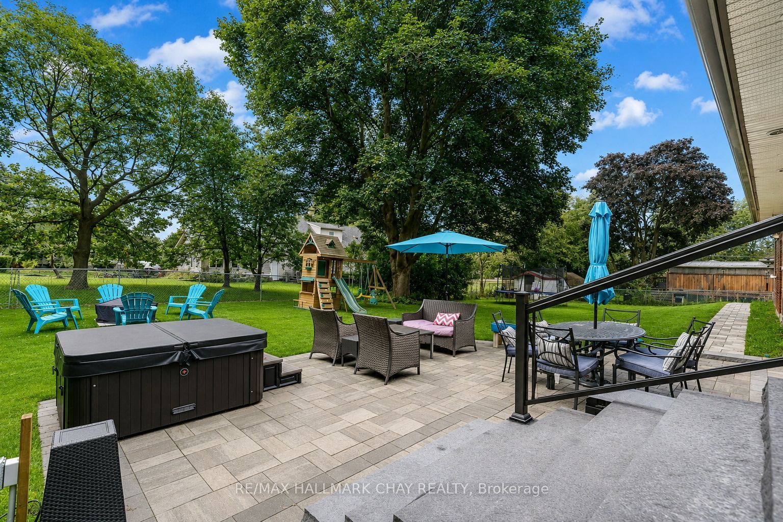 1587 Mount Albert Road Property Photo 38