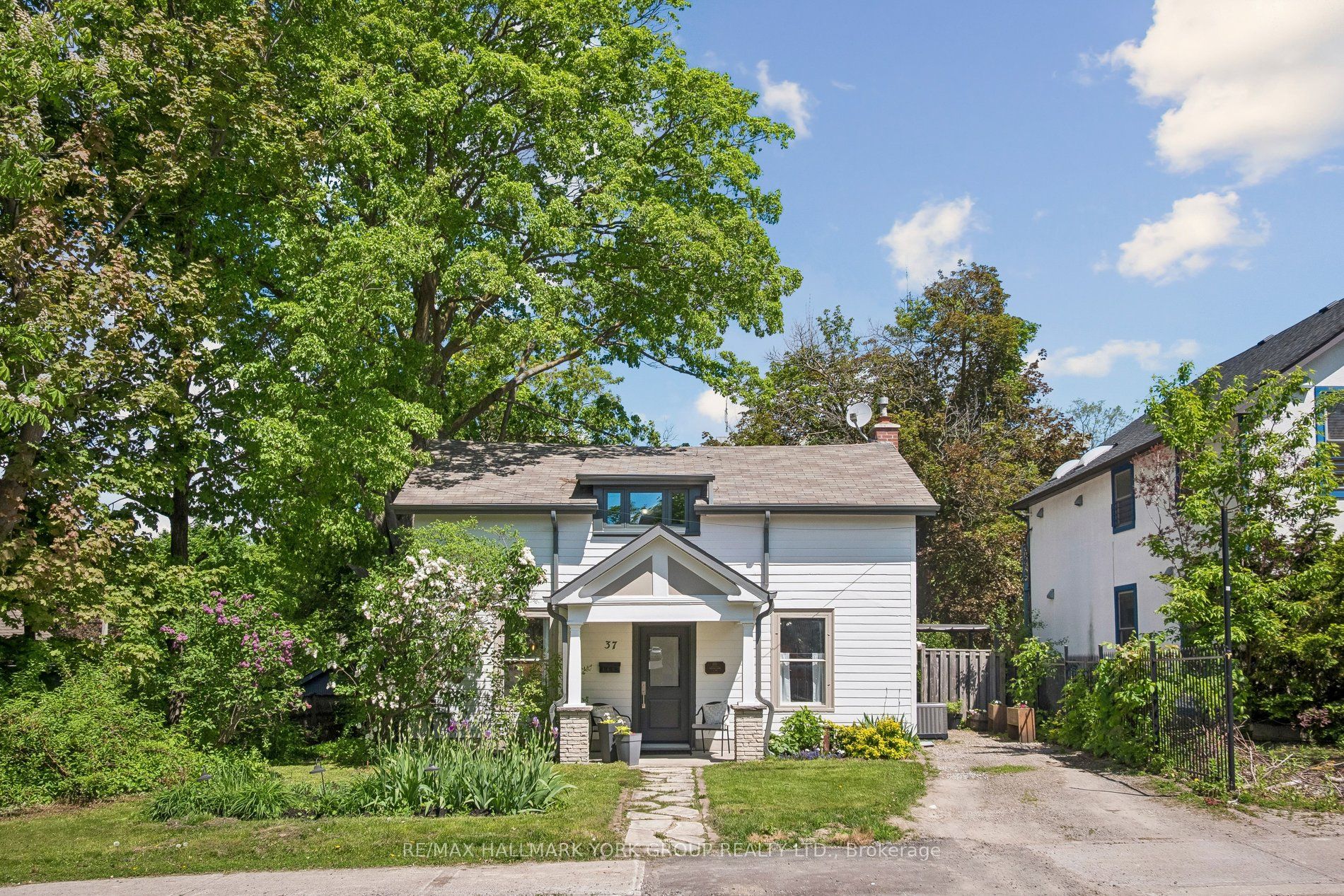 37 Arnold Crescent Property Photo 1