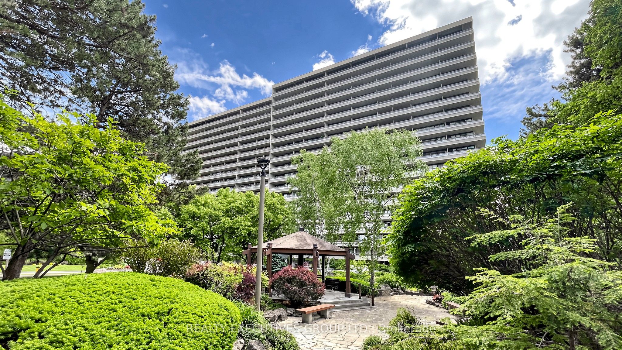 8111 Yonge Street 206 Property Photo 1