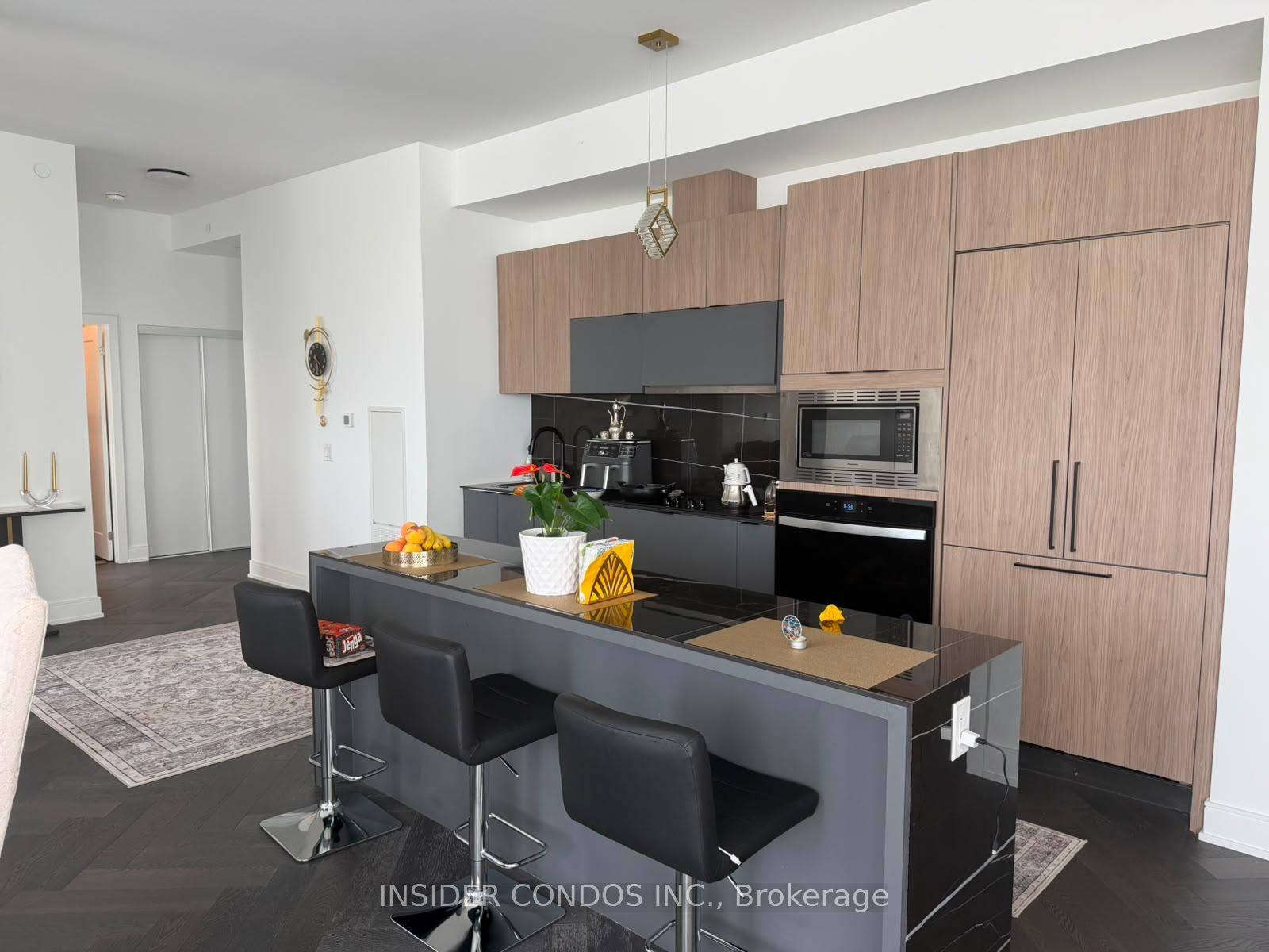 8888 Yonge Street 1402 Property Photo 1