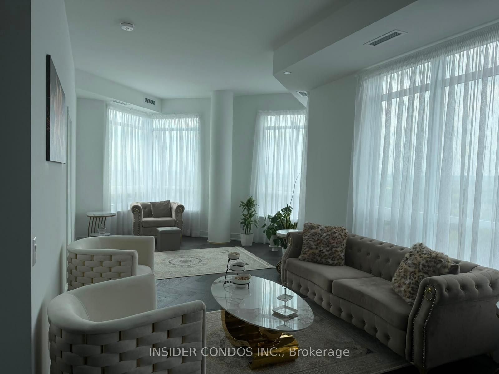 8888 Yonge Street 1402 Property Photo 3