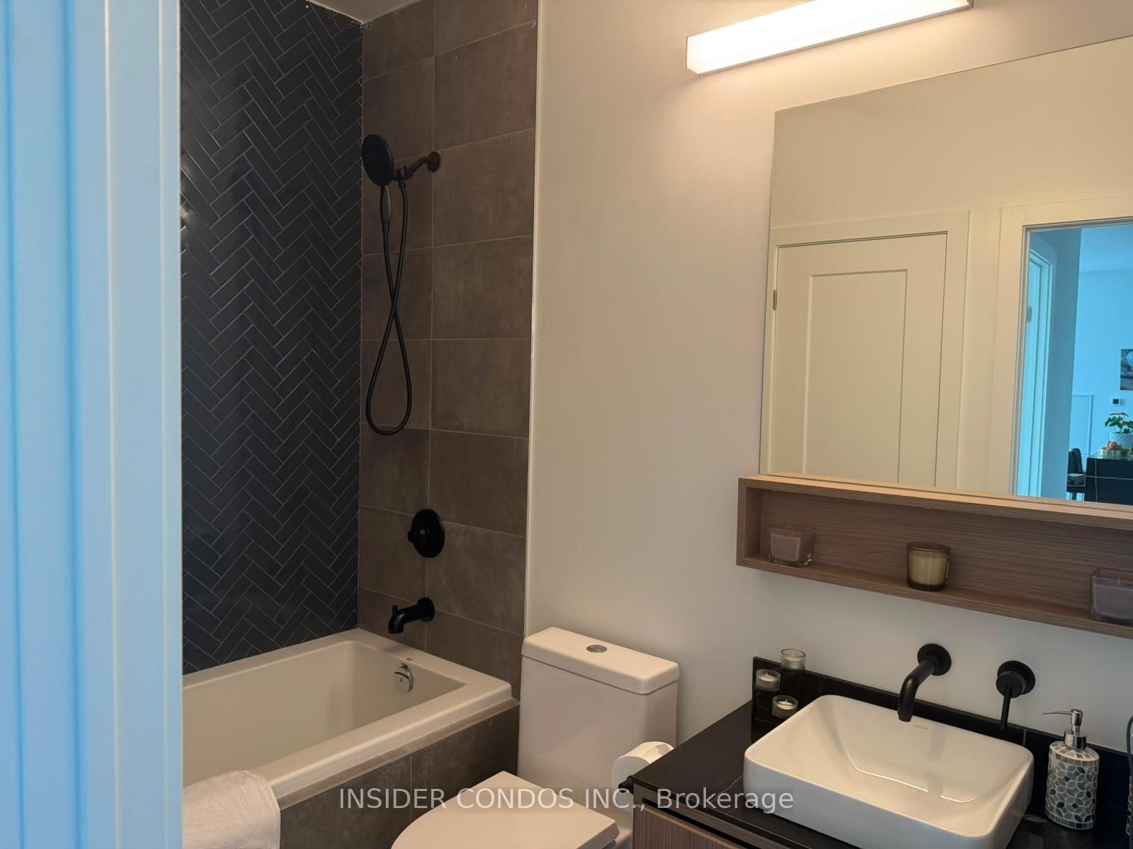 8888 Yonge Street 1402 Property Photo 7