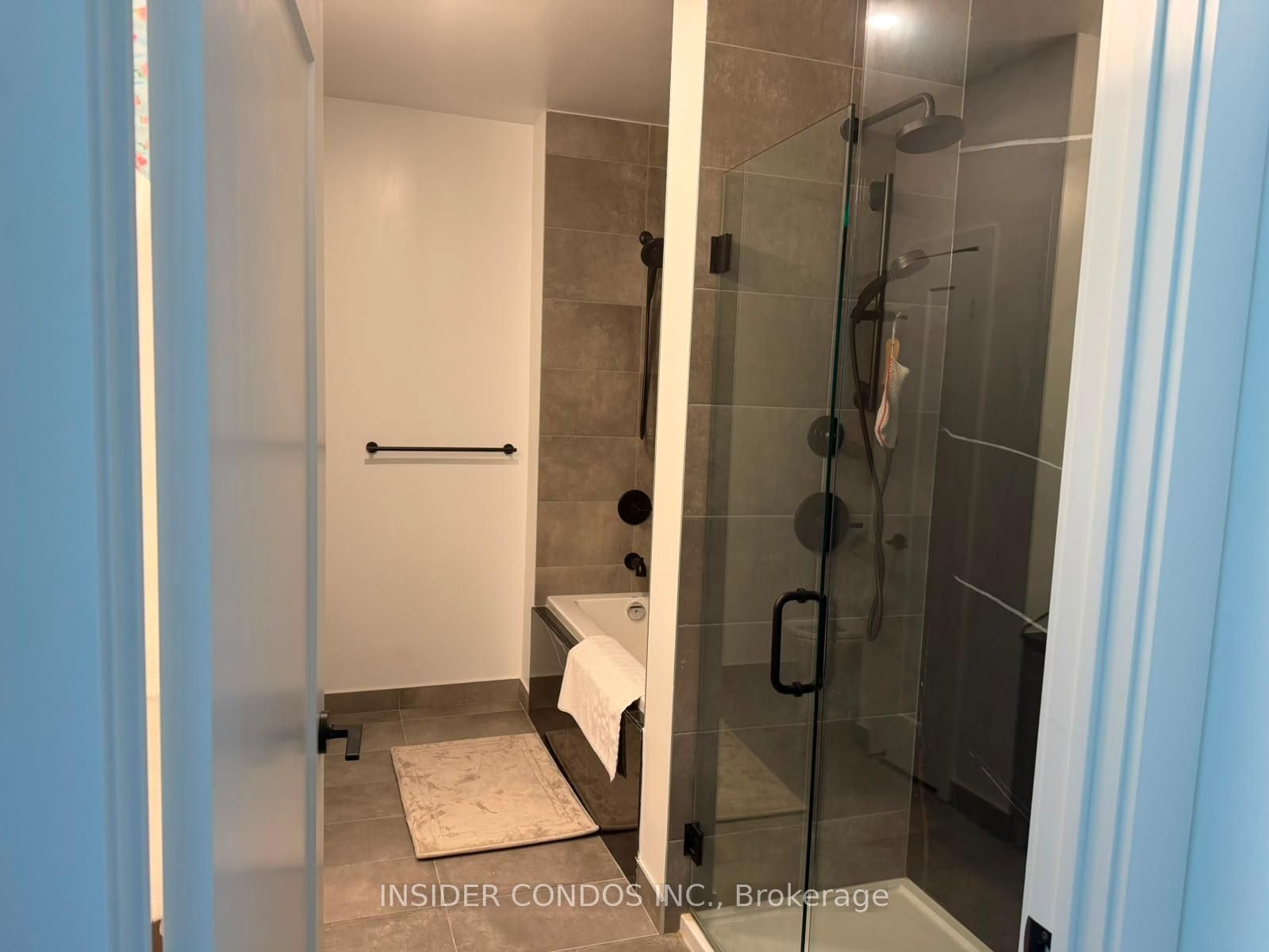 8888 Yonge Street 1402 Property Photo 8