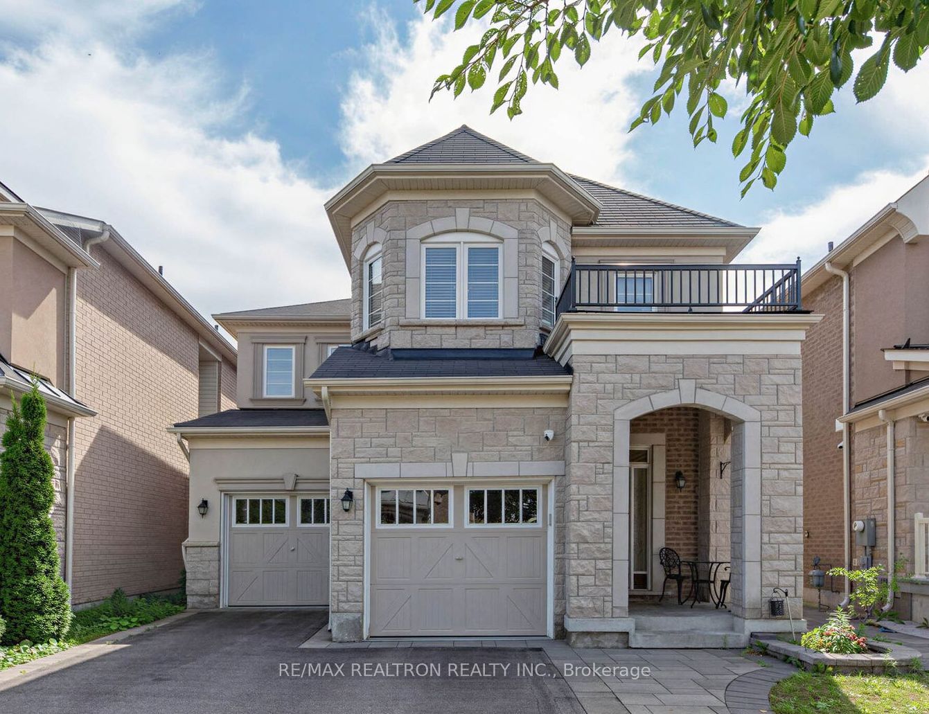 220 Degraaf Crescent Property Photo 1