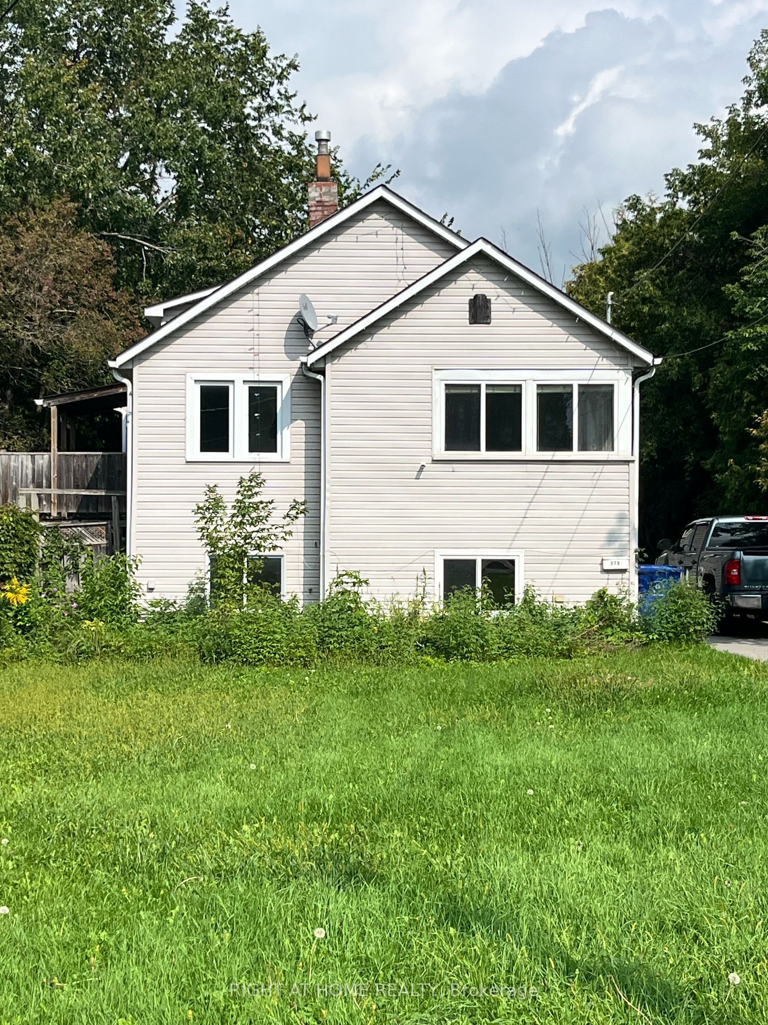 379 The Queensway Road S Property Photo 1
