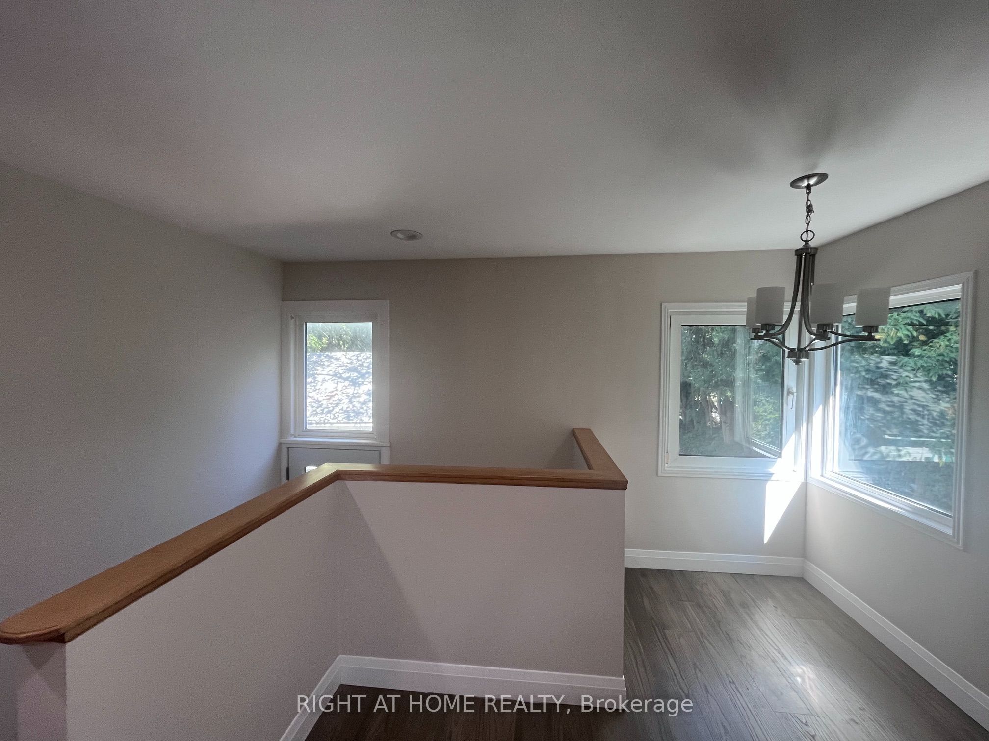 379 The Queensway Road S Property Photo 5