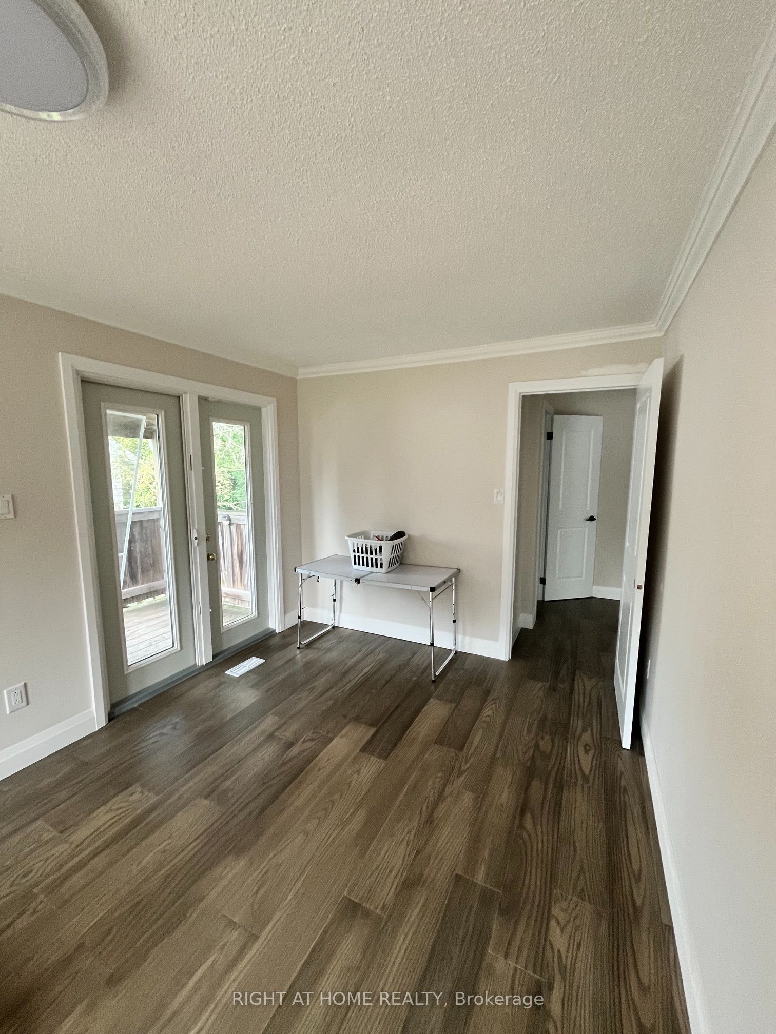 379 The Queensway Road S Property Photo 8