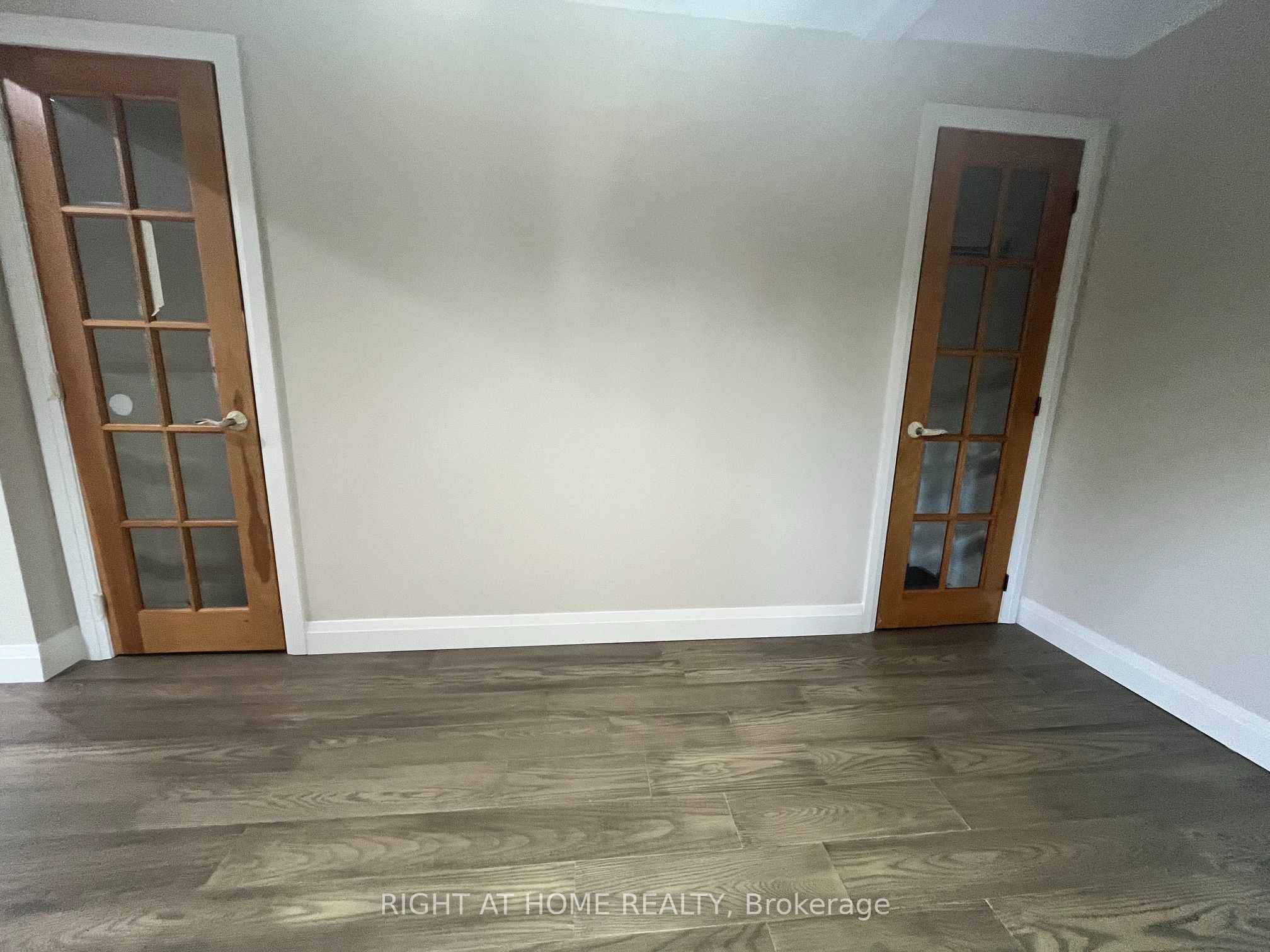 379 The Queensway Road S Property Photo 9
