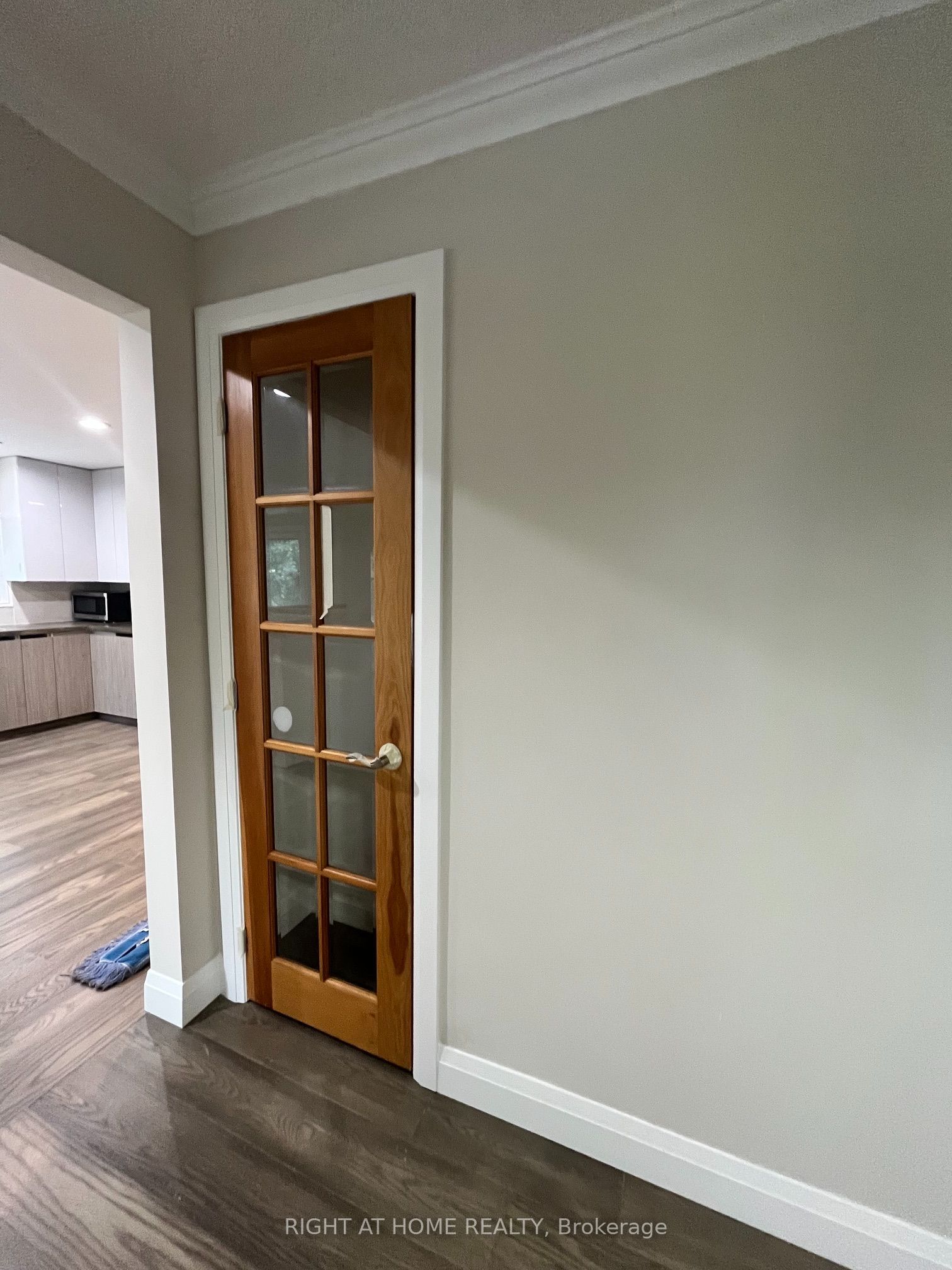 379 The Queensway Road S Property Photo 10