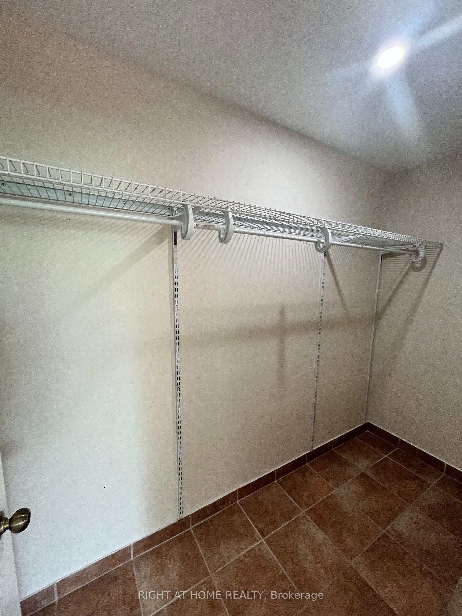 379 The Queensway Road S Property Photo 14