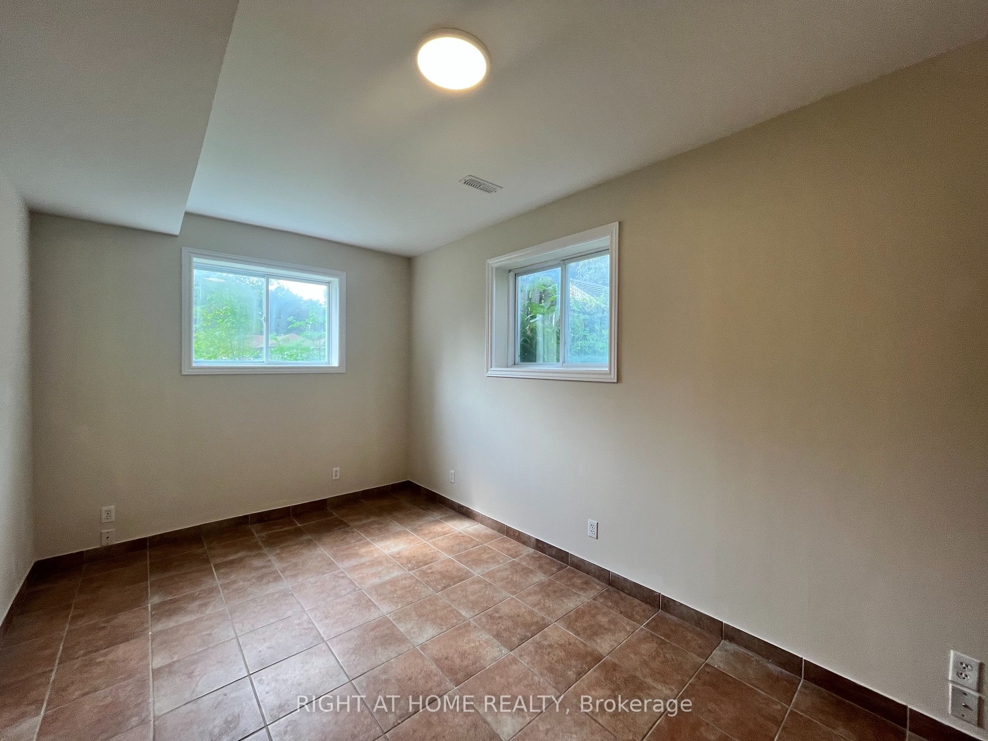 379 The Queensway Road S Property Photo 15