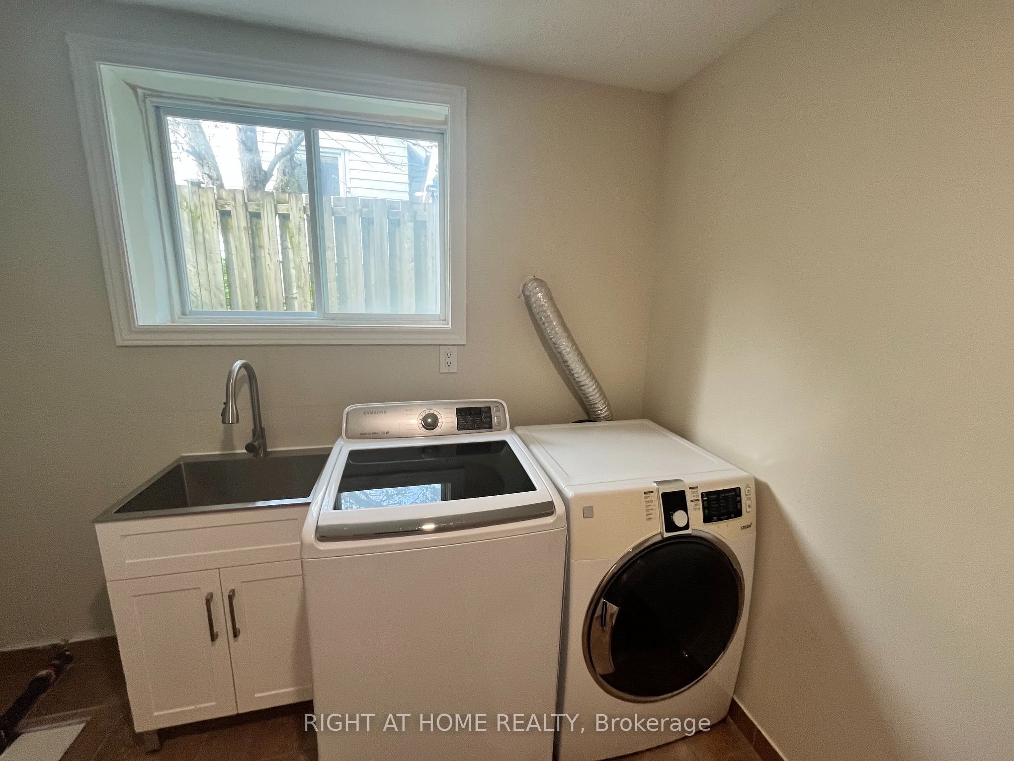 379 The Queensway Road S Property Photo 17