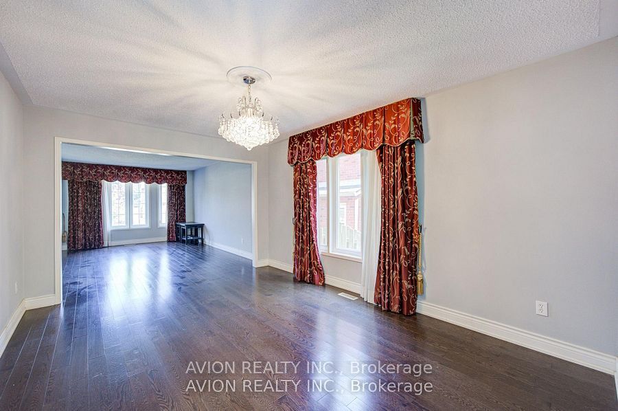 29 Charrington Crescent Property Photo 2