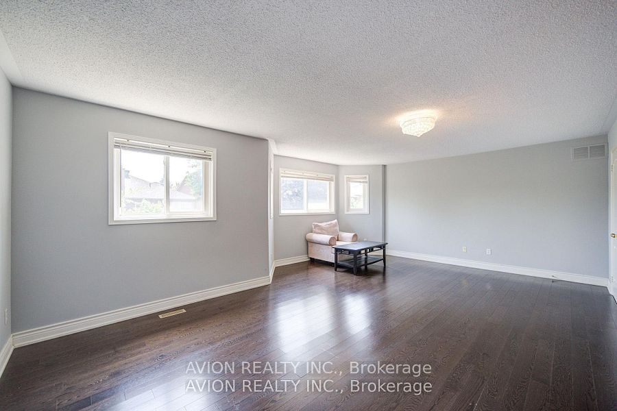 29 Charrington Crescent Property Photo 10