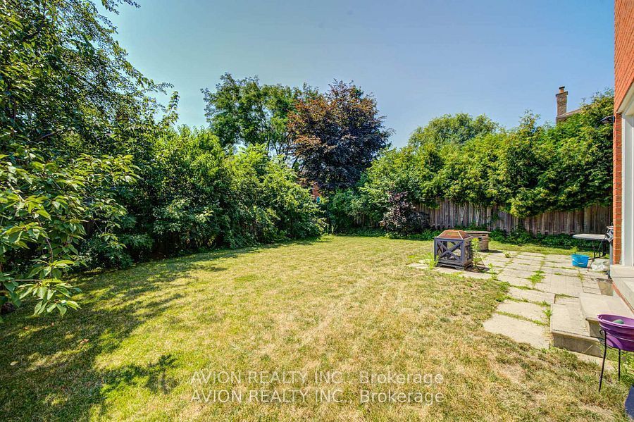 29 Charrington Crescent Property Photo 22