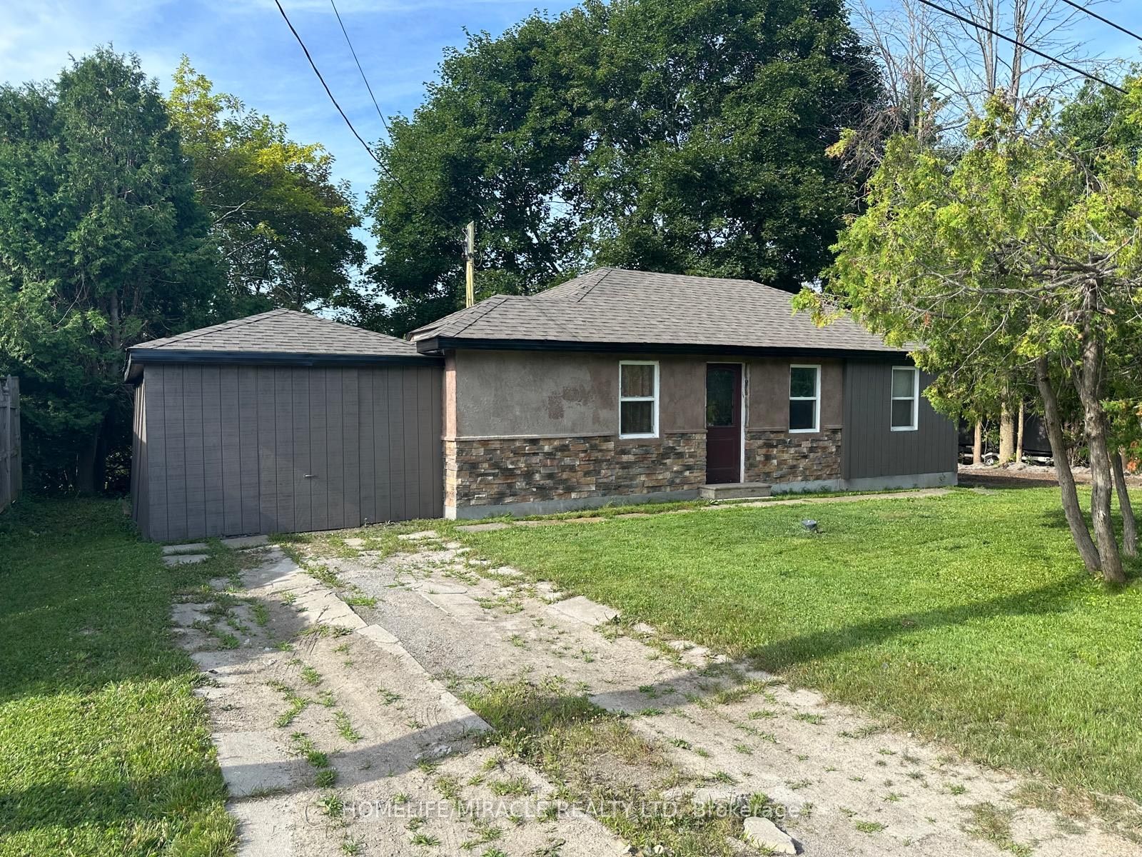 164 Riverbank Drive Property Photo 2