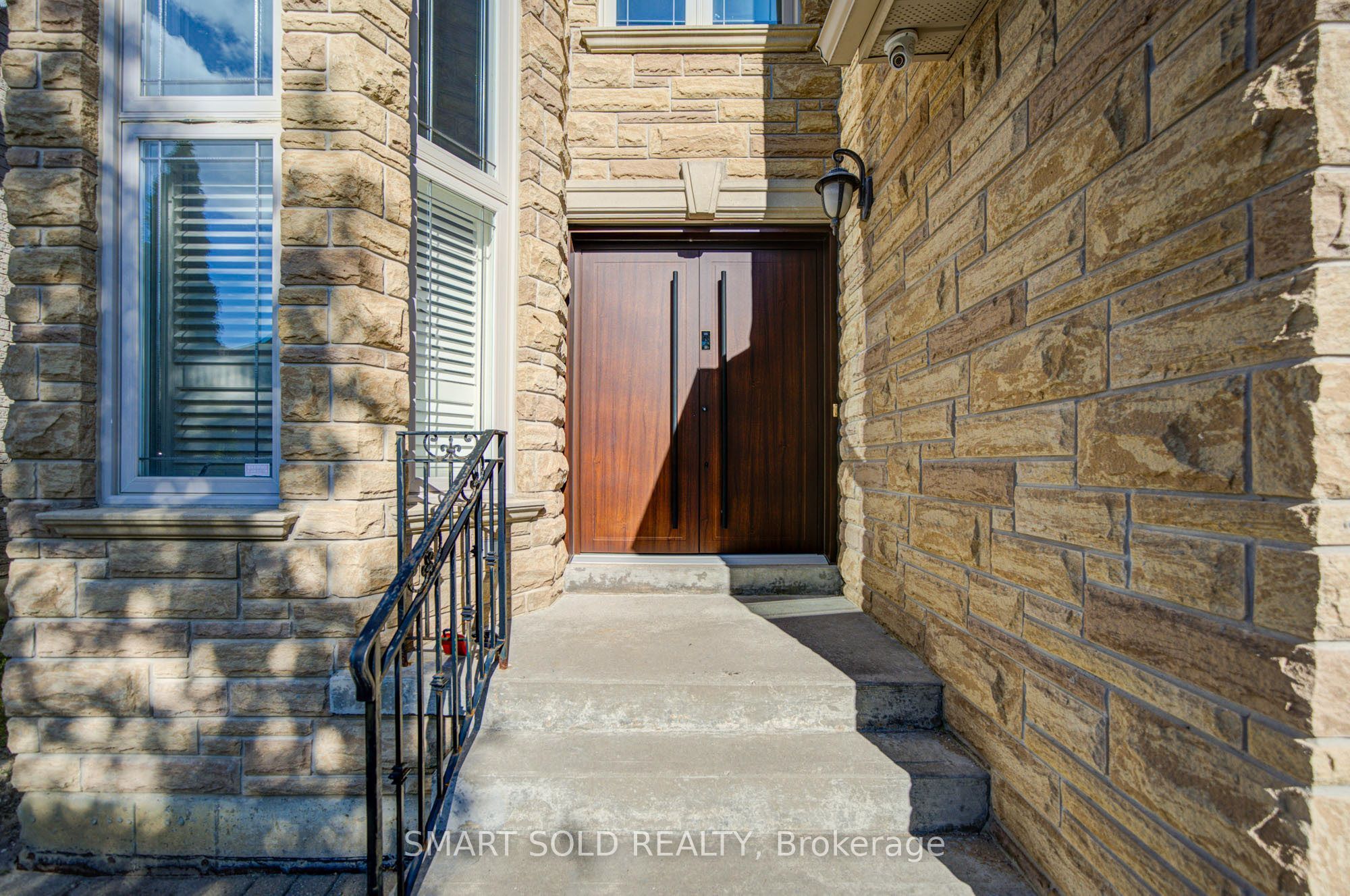 61 Aladdin Crescent Property Photo 5