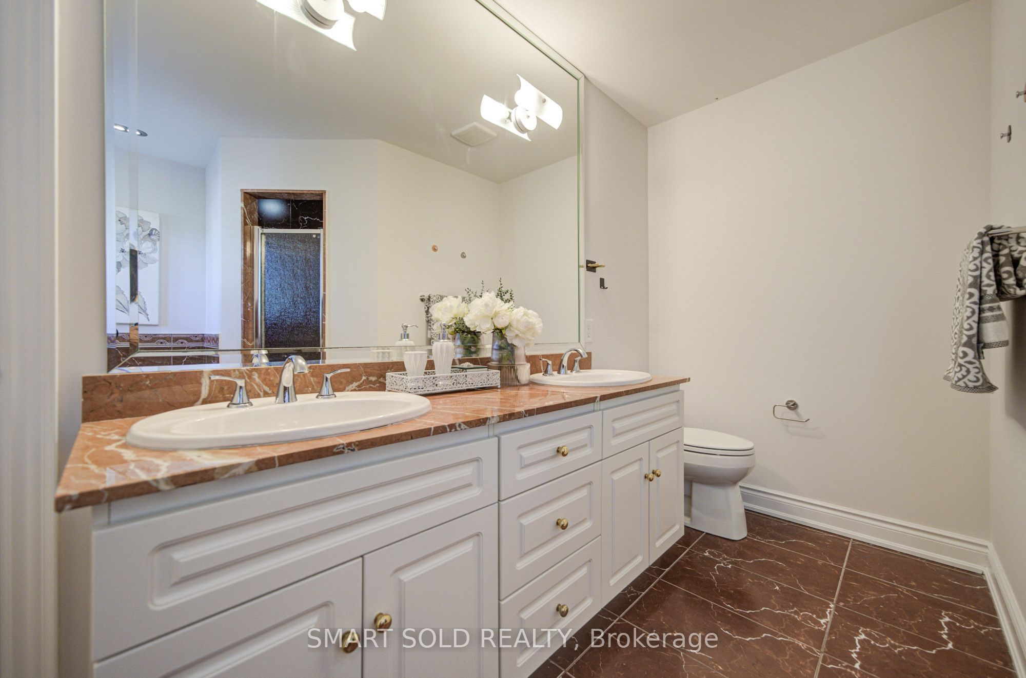 61 Aladdin Crescent Property Photo 32