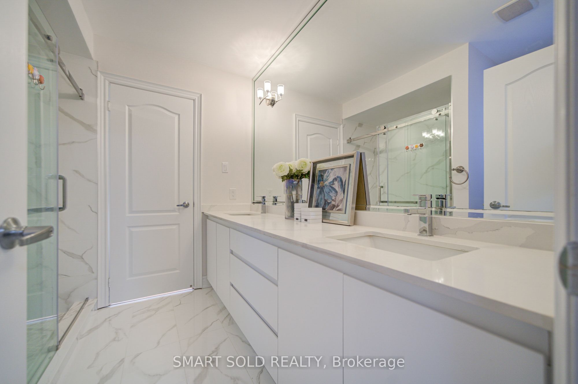 61 Aladdin Crescent Property Photo 37