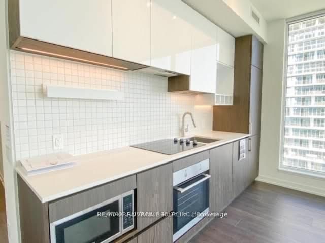 898 Portage Parkway 5103 Property Photo 8