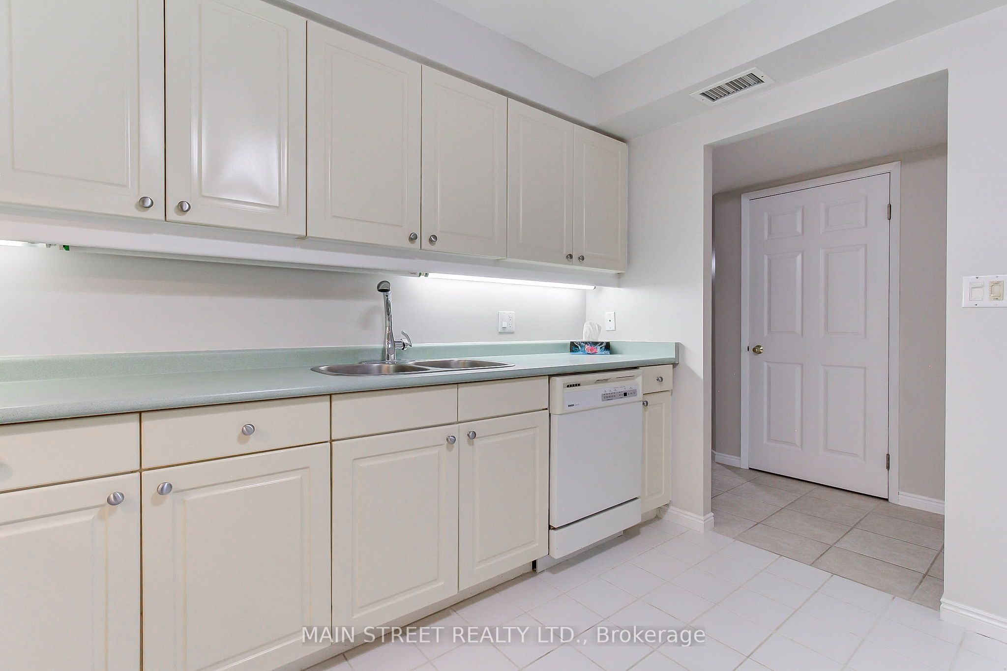 85 W Wellington Street W 306 Property Photo 11