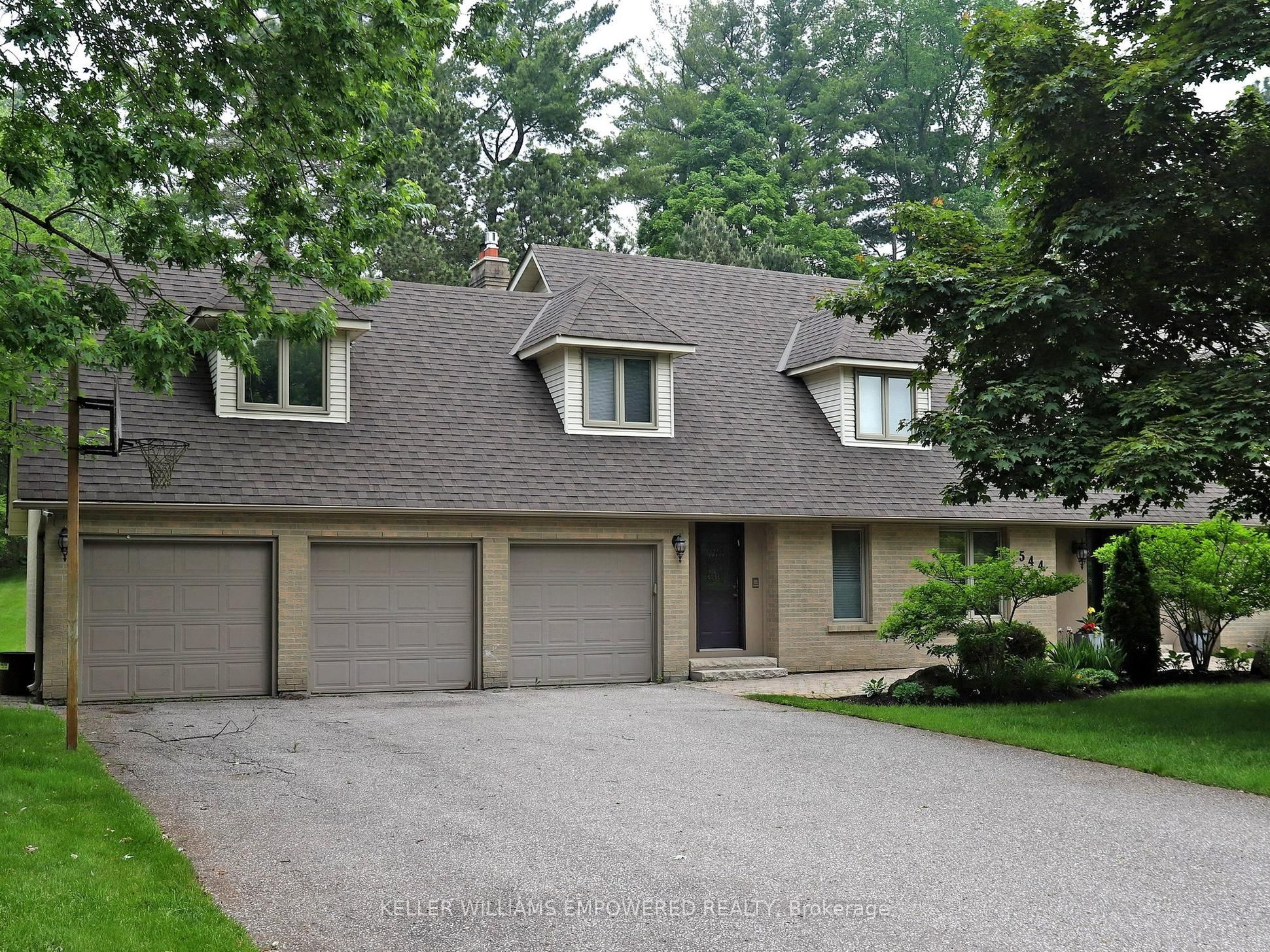 544 Woodland Acres Crescent Property Photo 1