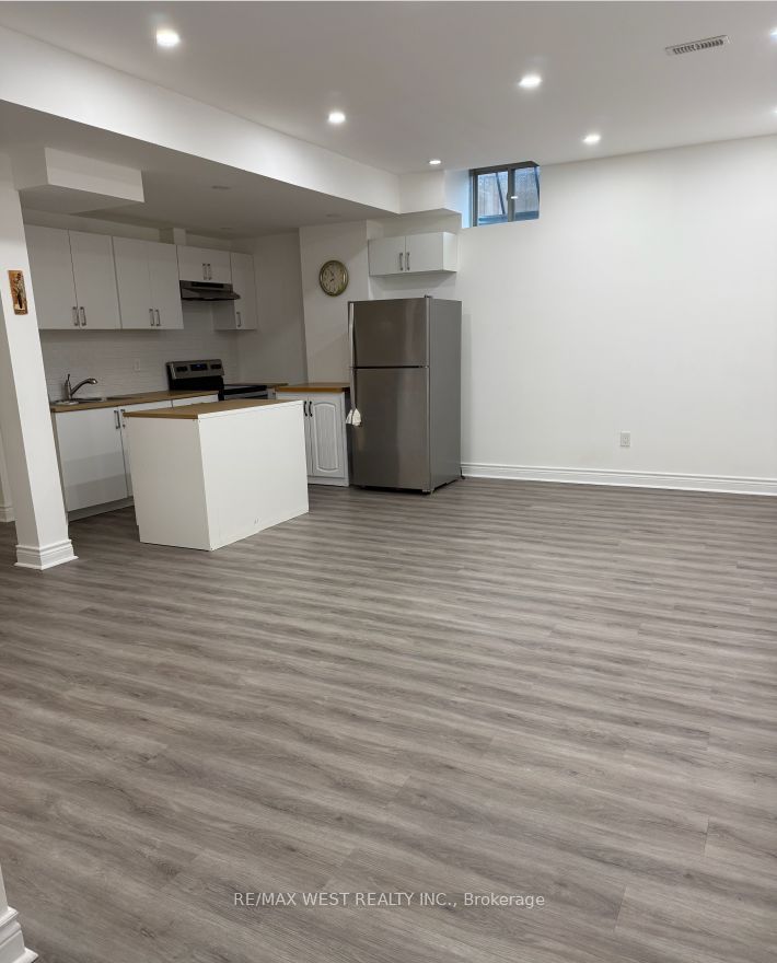 1805 Emberton Way Property Photo 1
