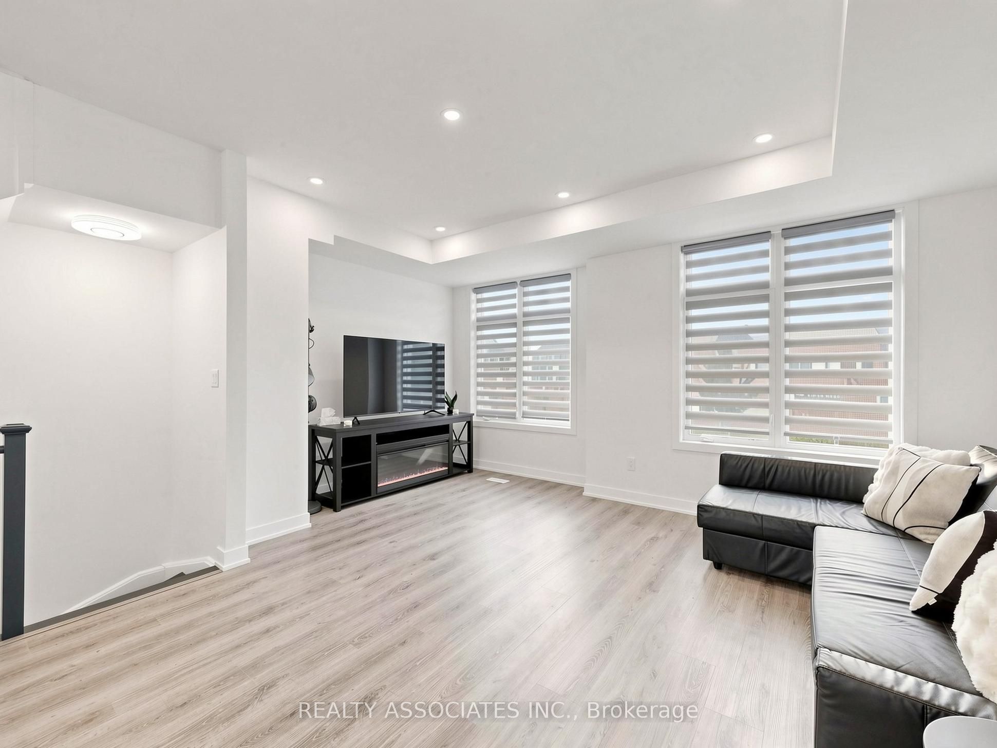 14 Baker Hill Boulevard Property Photo 8