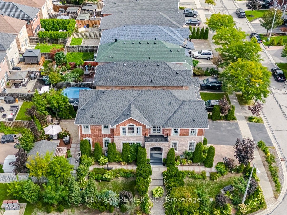 127 Ozner Crescent Property Photo 2