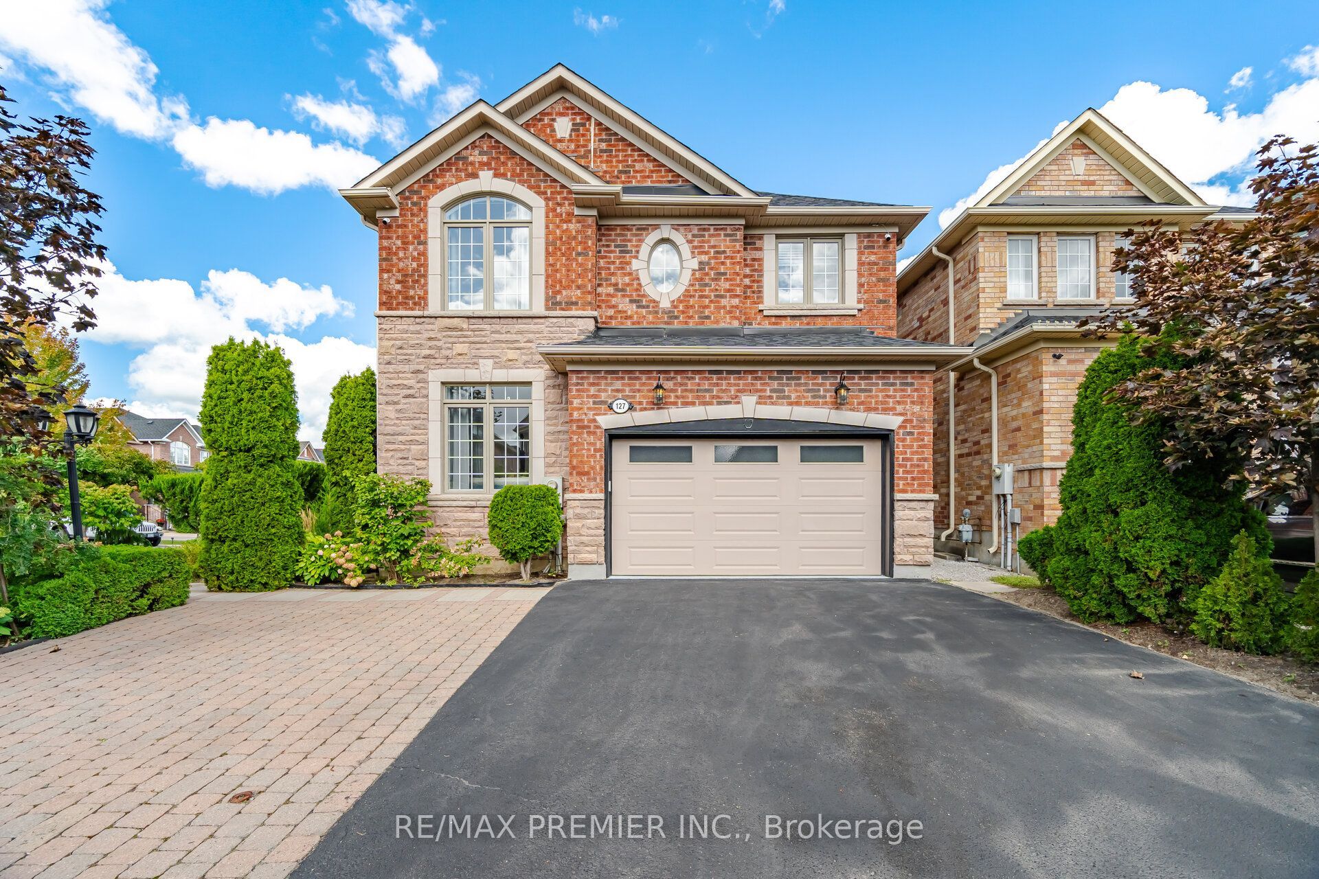 127 Ozner Crescent Property Photo 4
