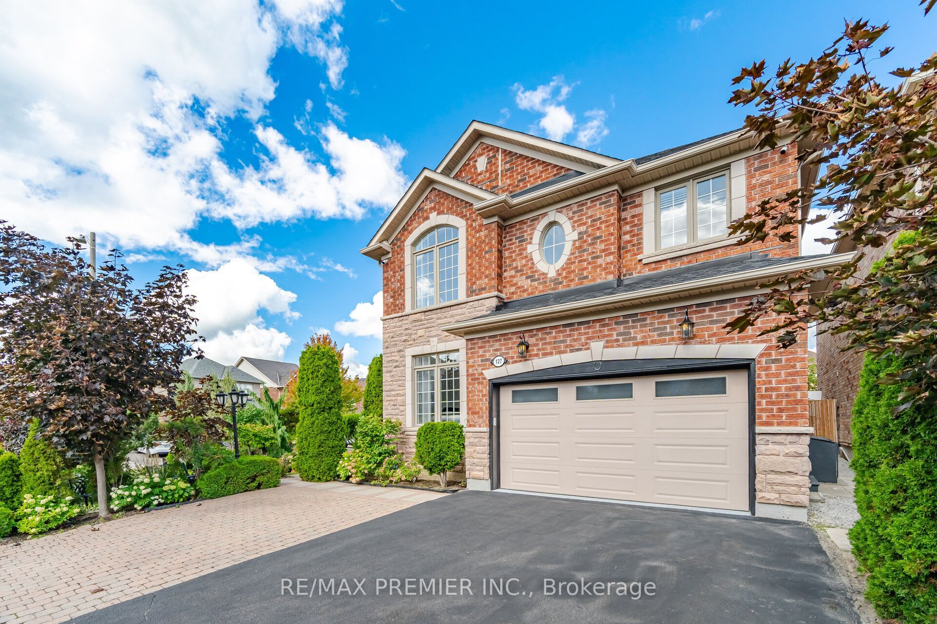 127 Ozner Crescent Property Photo 4