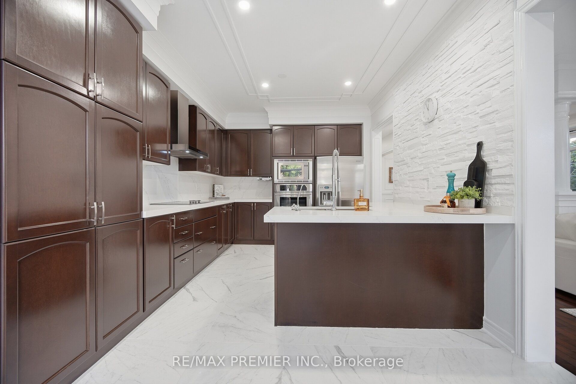 127 Ozner Crescent Property Photo 13